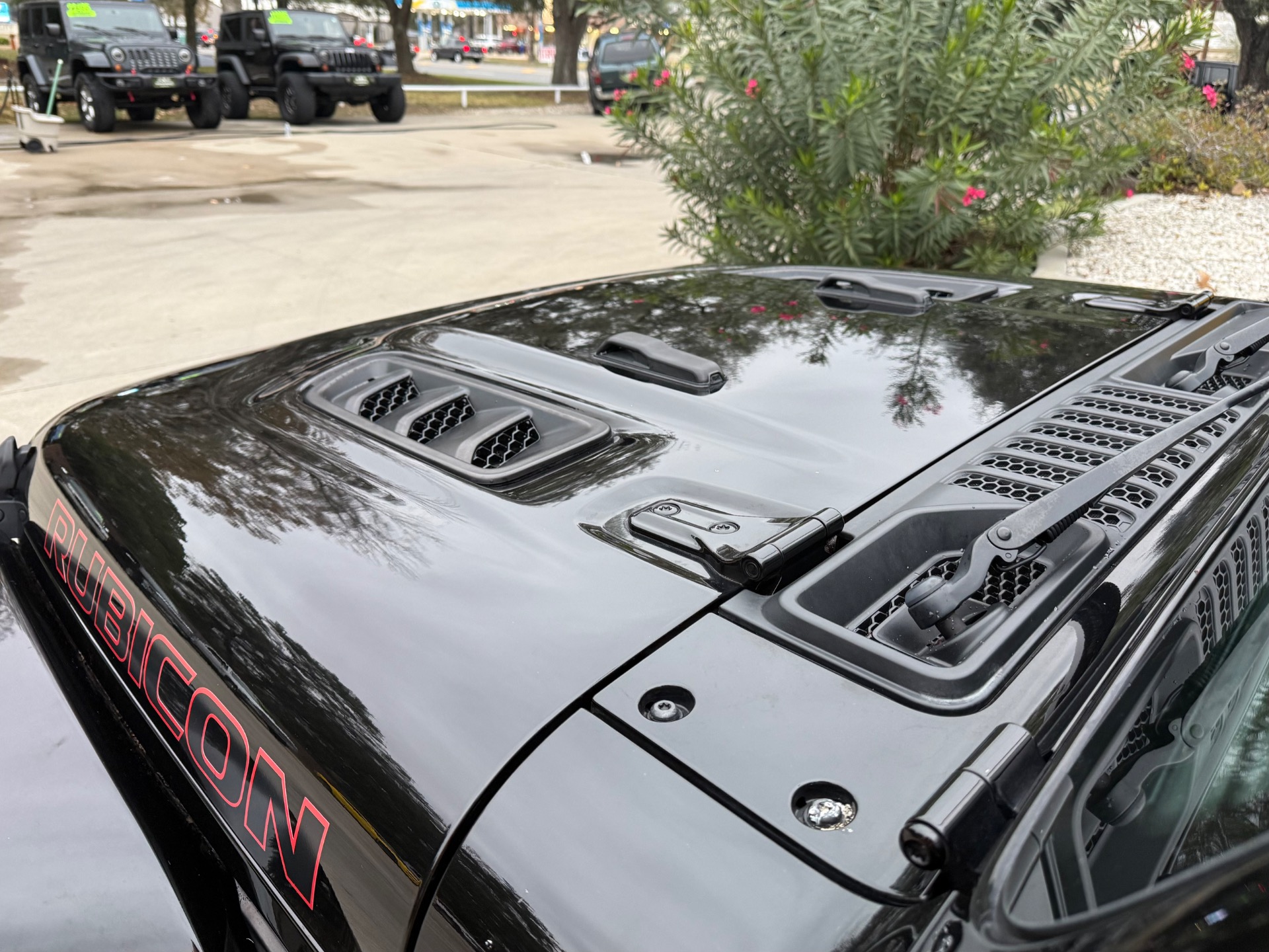 View vehicle photo 7