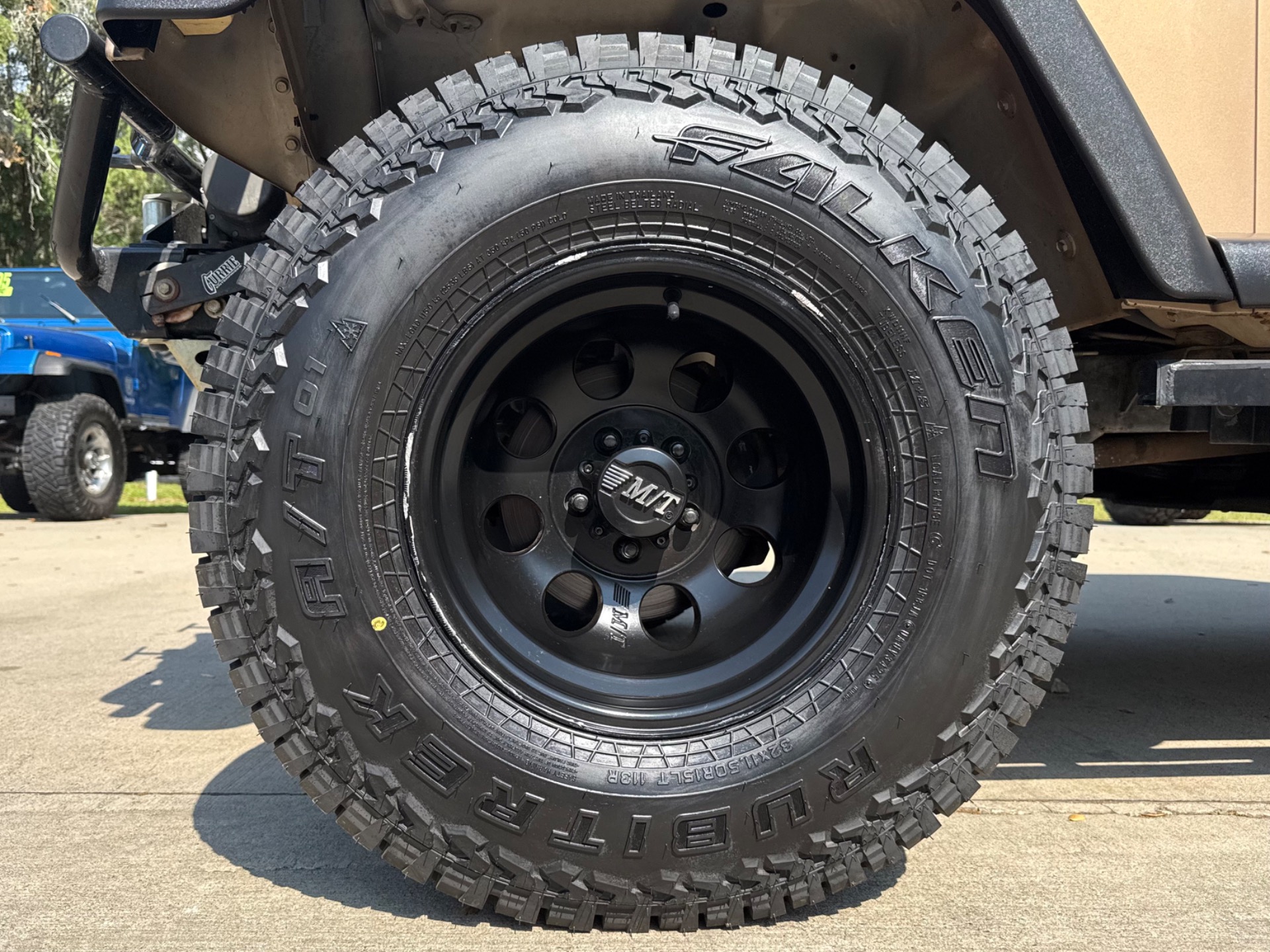View vehicle photo 7