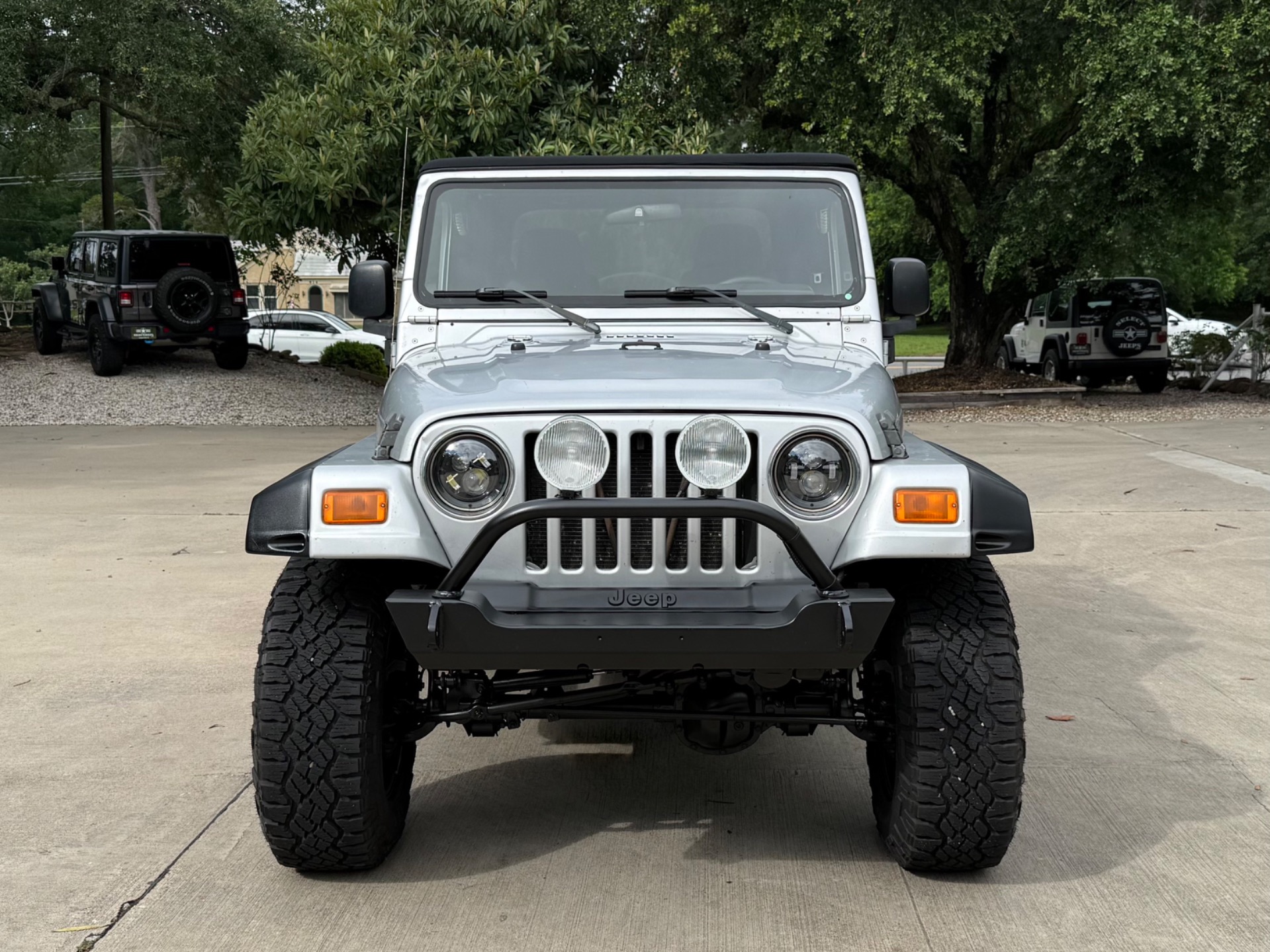 View vehicle photo 3