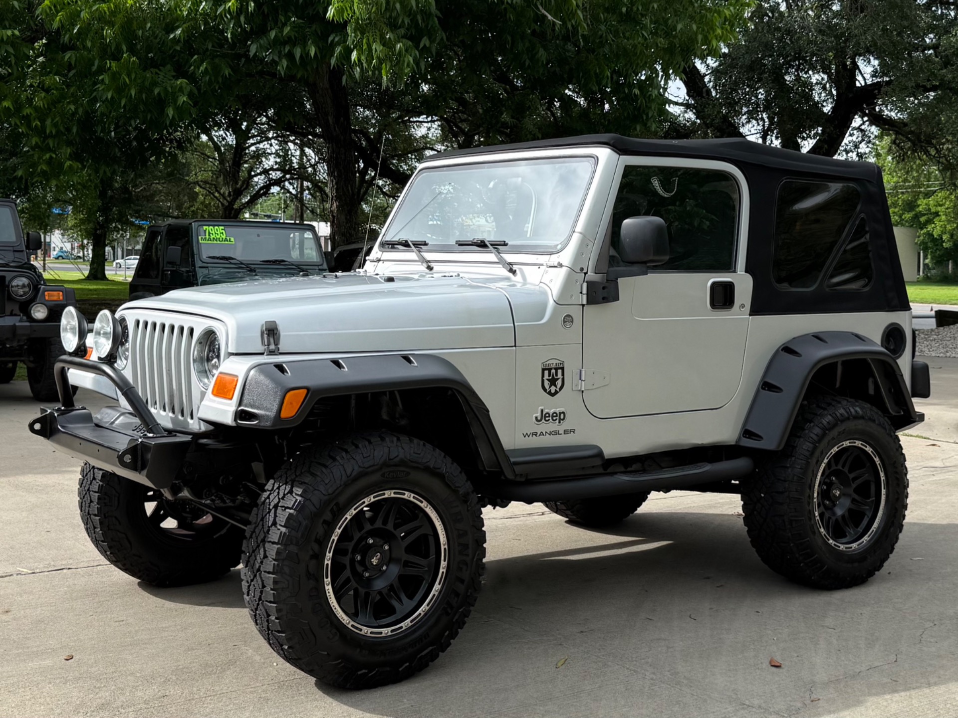 View vehicle photo 4
