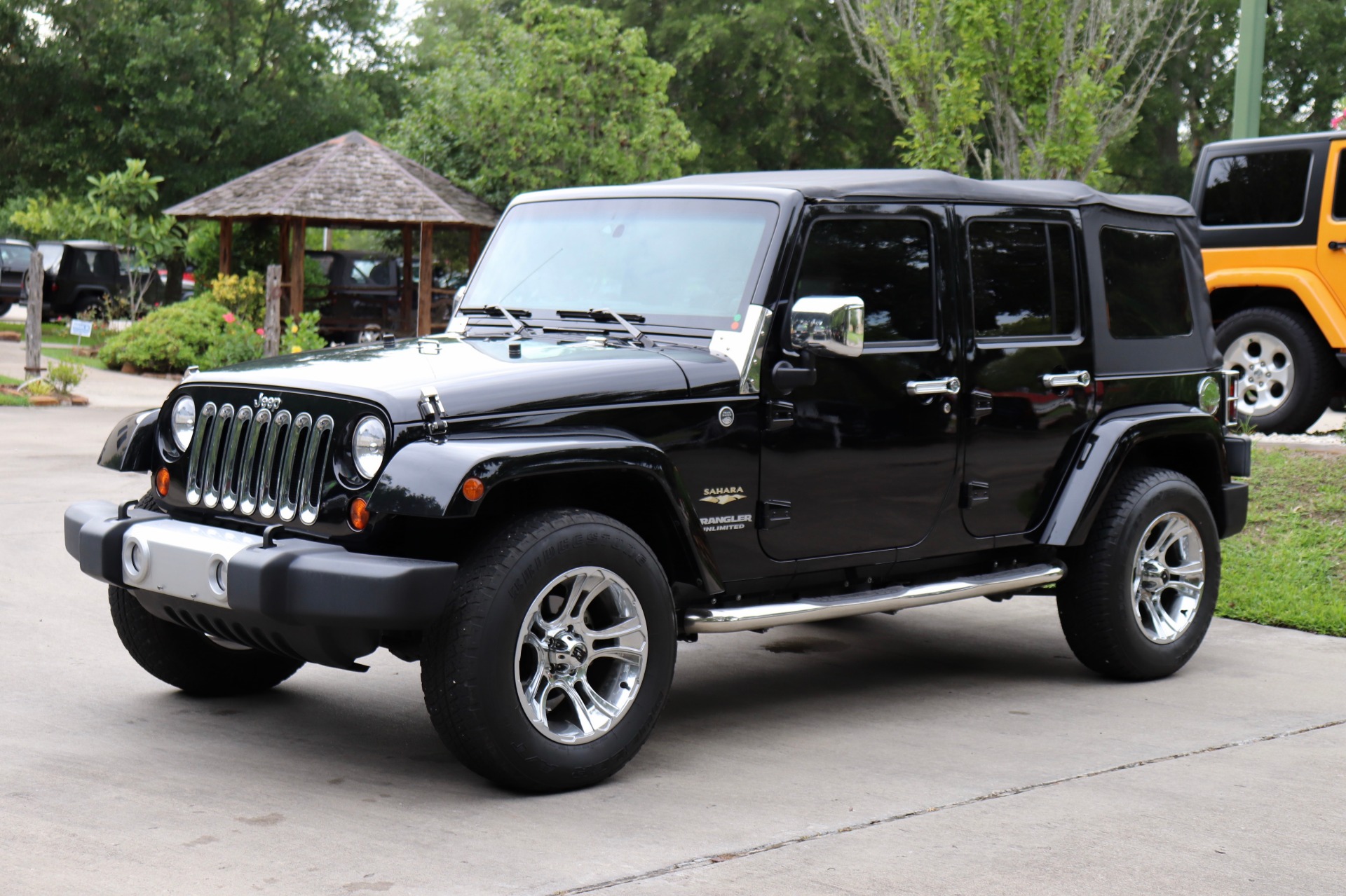 Used-2011-Jeep-Wrangler-Unlimited-4WD-4dr-Sahara