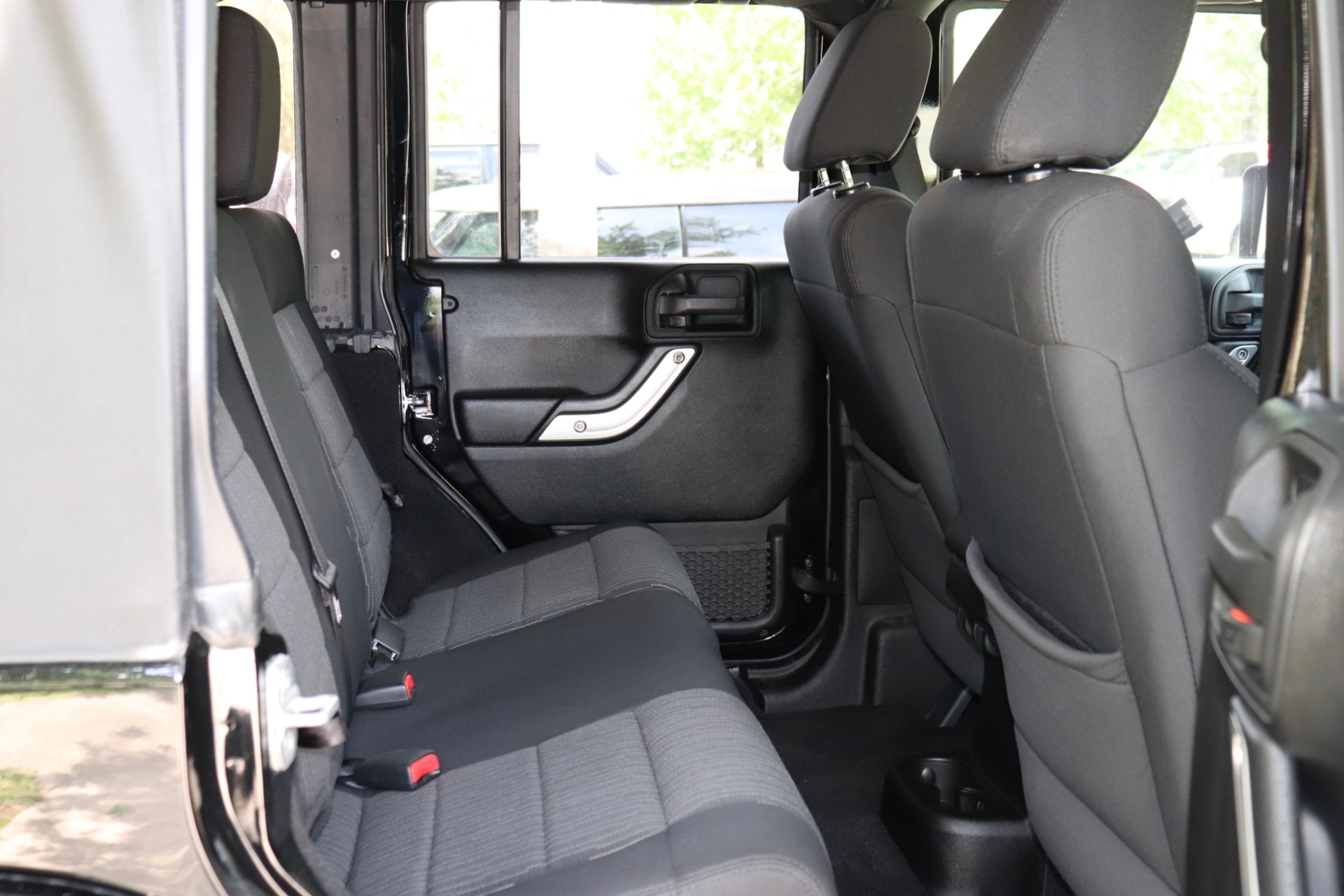 Used-2011-Jeep-Wrangler-Unlimited-4WD-4dr-Sahara