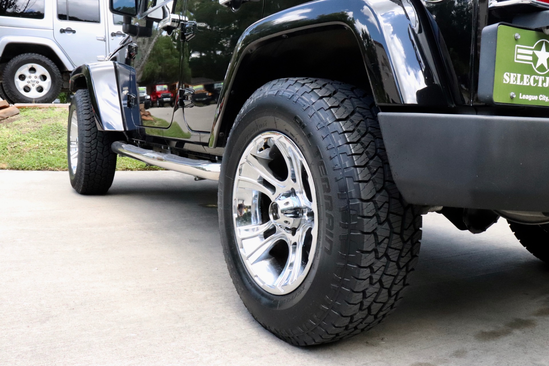 Used-2011-Jeep-Wrangler-Unlimited-4WD-4dr-Sahara