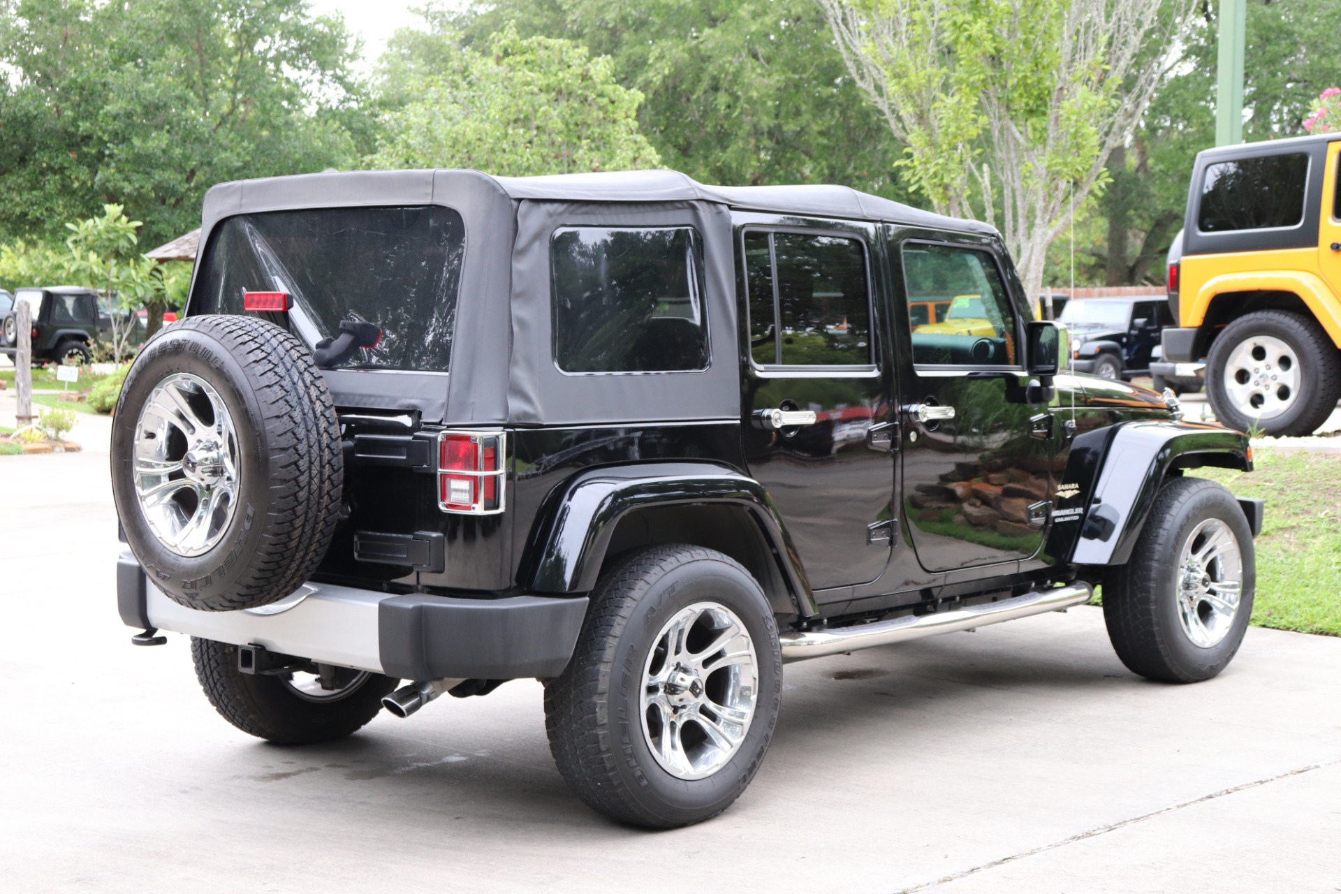 Used-2011-Jeep-Wrangler-Unlimited-4WD-4dr-Sahara