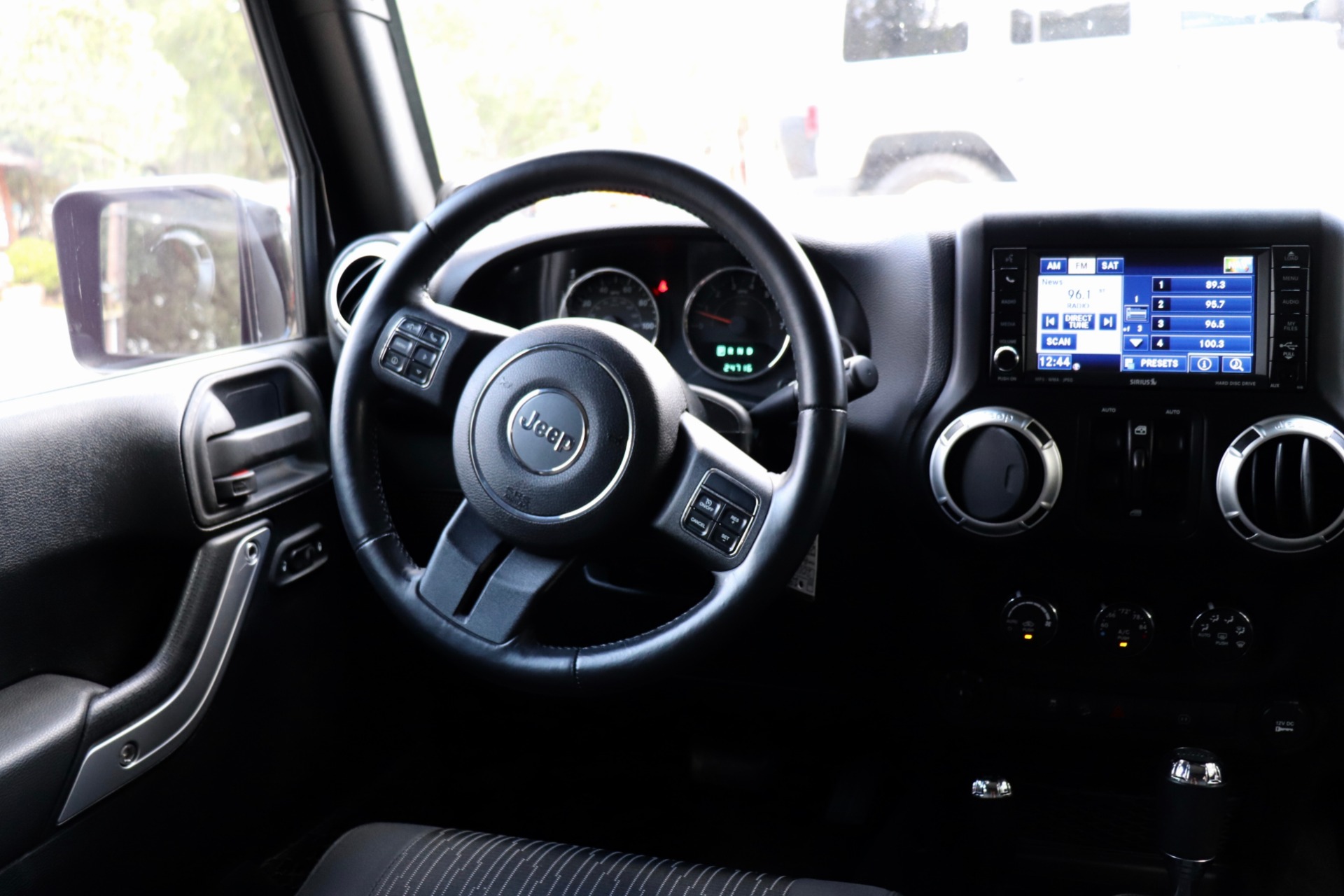 Used-2011-Jeep-Wrangler-Unlimited-4WD-4dr-Sahara