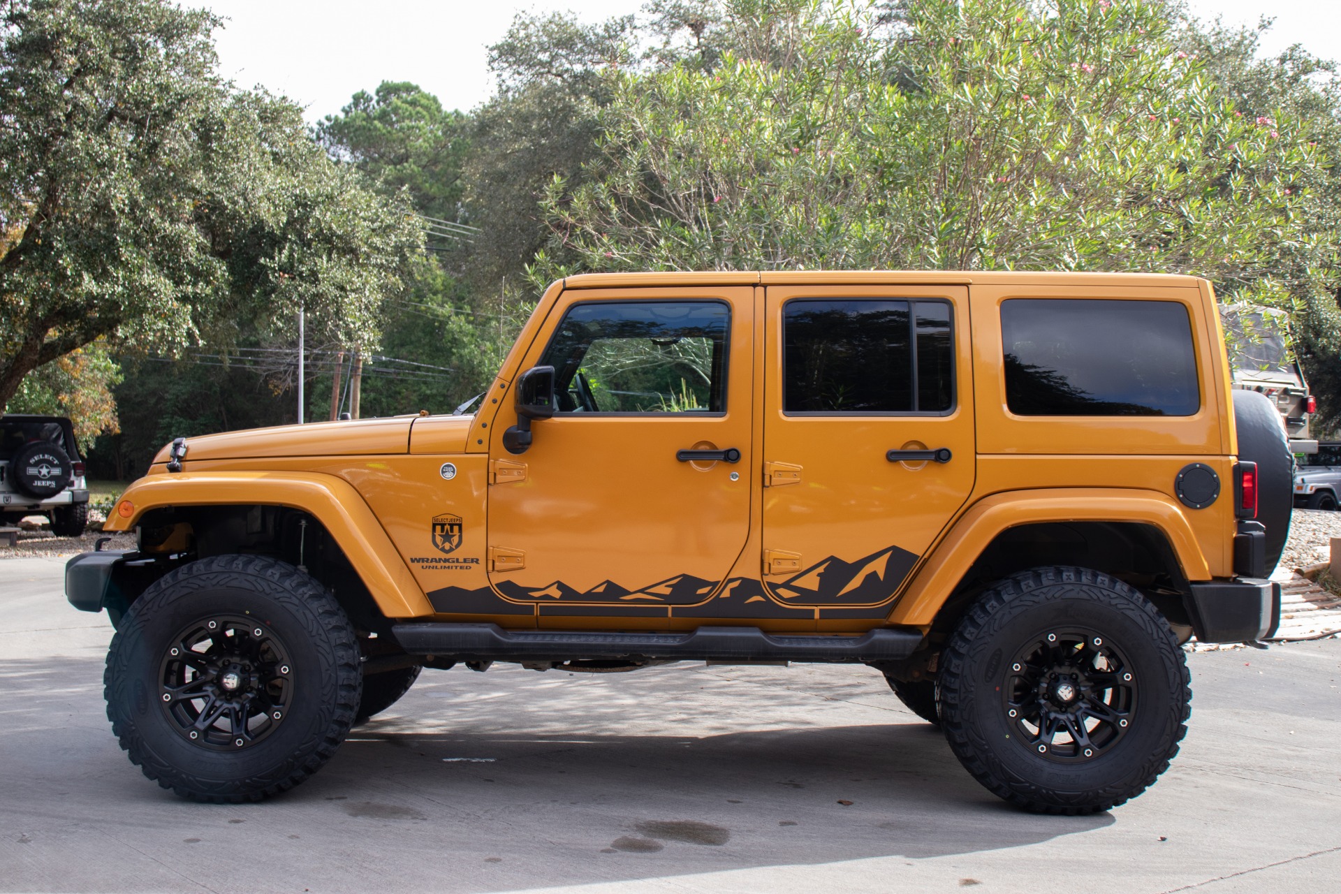 Used-2014-Jeep-Wrangler-Unlimited-Altitude-Edition