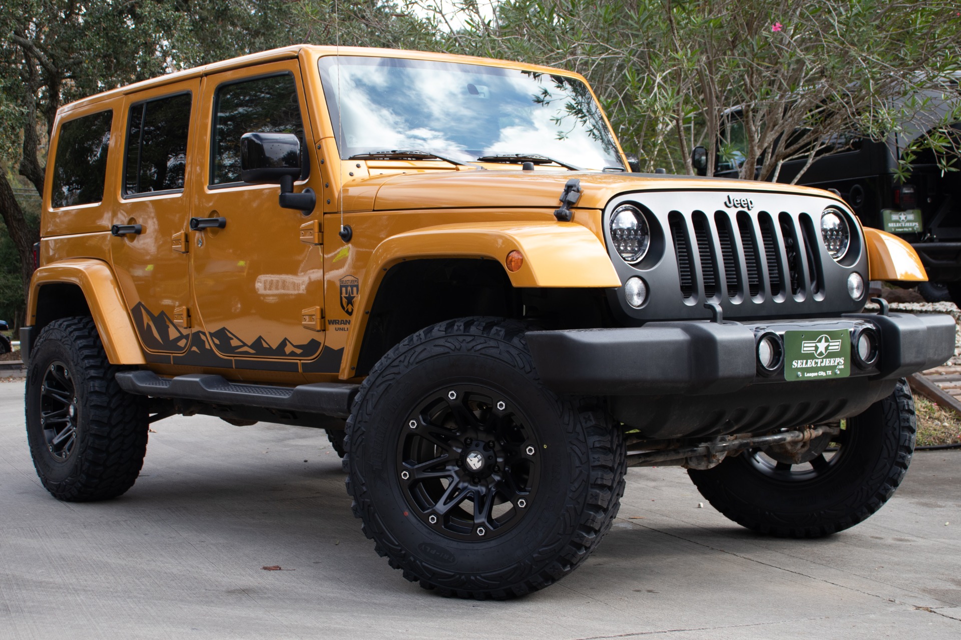 Used-2014-Jeep-Wrangler-Unlimited-Altitude-Edition