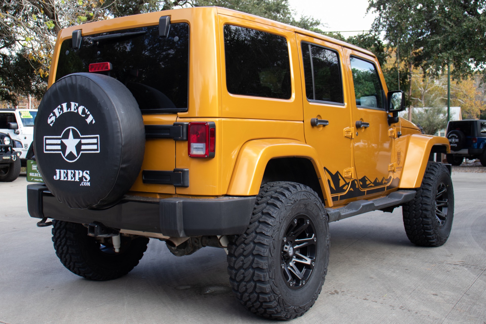 Used-2014-Jeep-Wrangler-Unlimited-Altitude-Edition