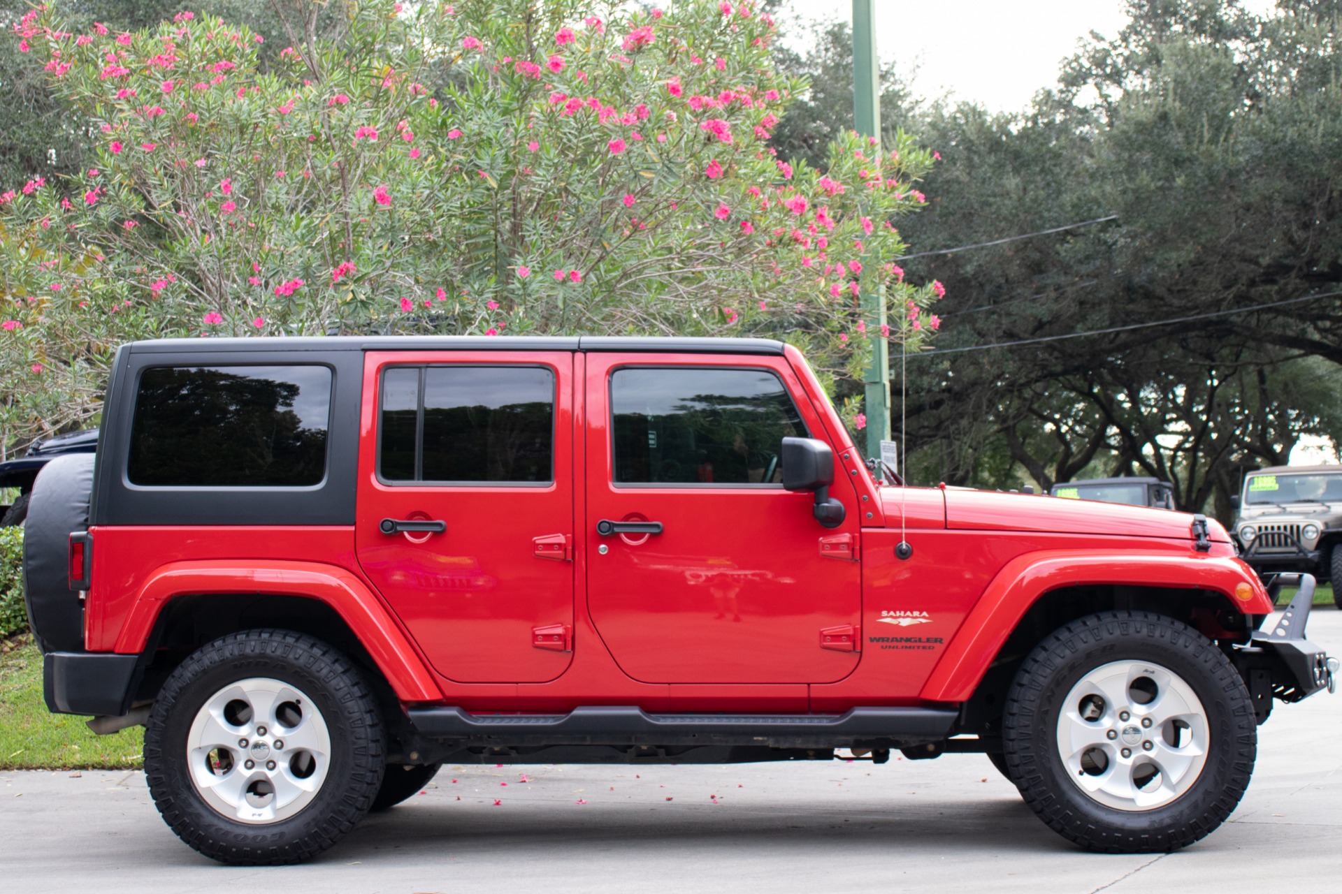 Used-2014-Jeep-Wrangler-Unlimited-Sahara-4WD-4dr-Unlimited-Sahara