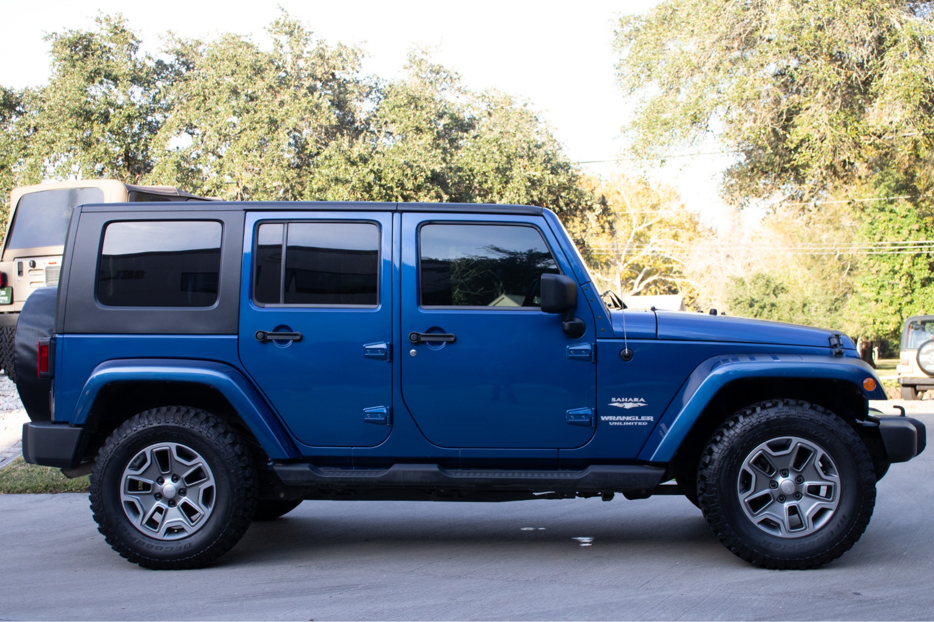 Used-2010-Jeep-Wrangler-Unlimited-Sahara-4WD-4dr-Sahara