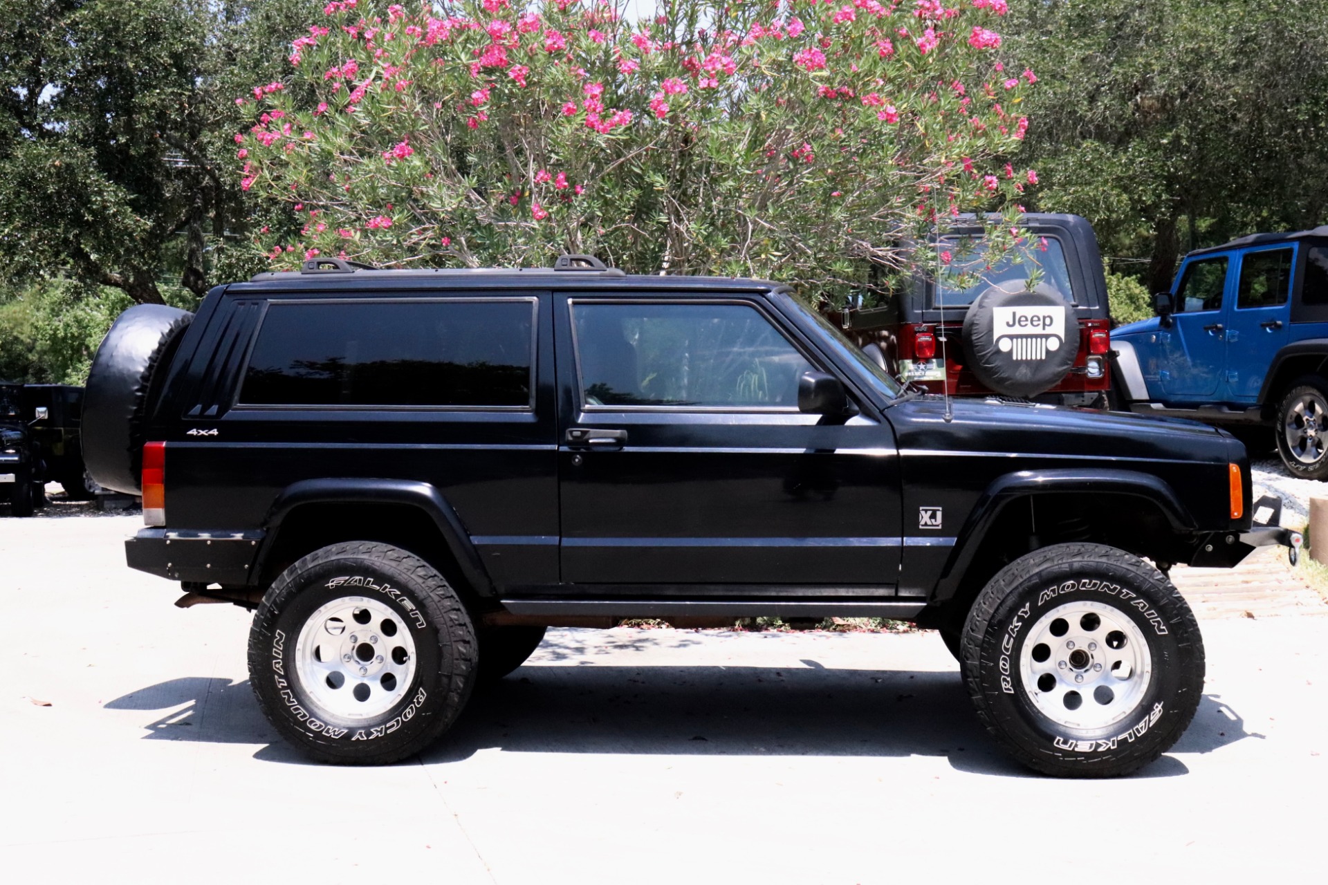 Used-2000-Jeep-Cherokee-2dr-Sport-4WD