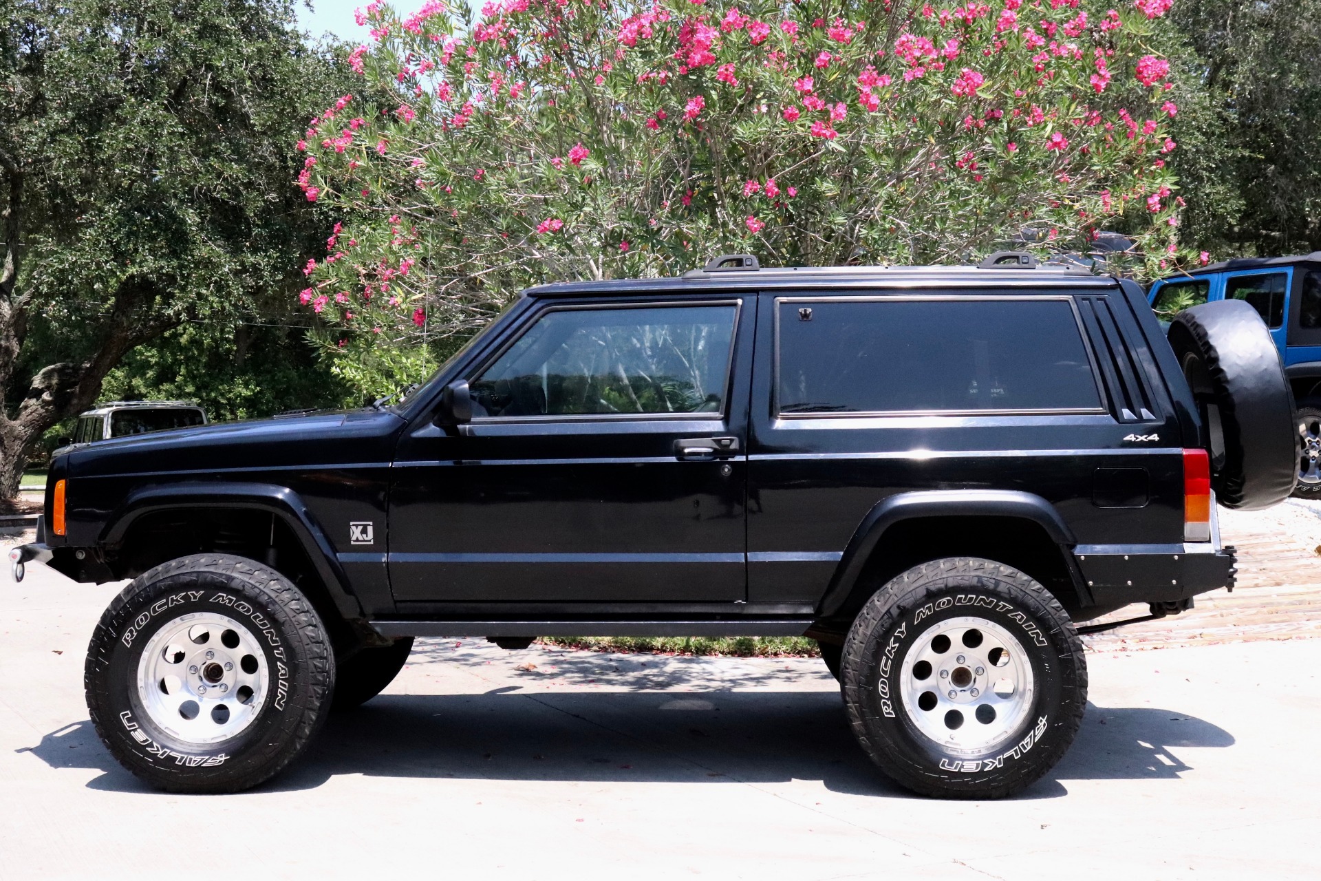 Used-2000-Jeep-Cherokee-2dr-Sport-4WD