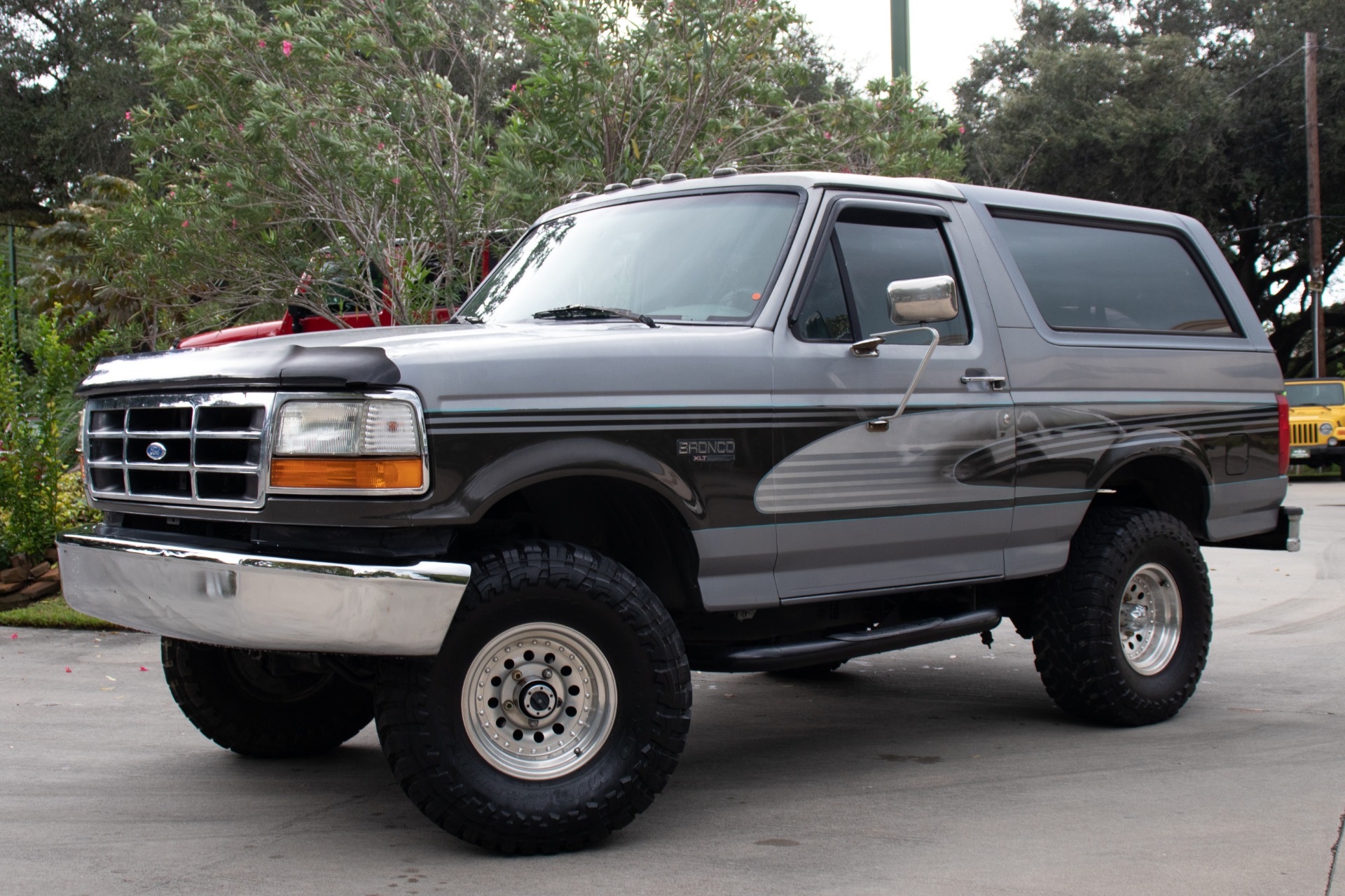 Used-1995-Ford-Bronco-XLT
