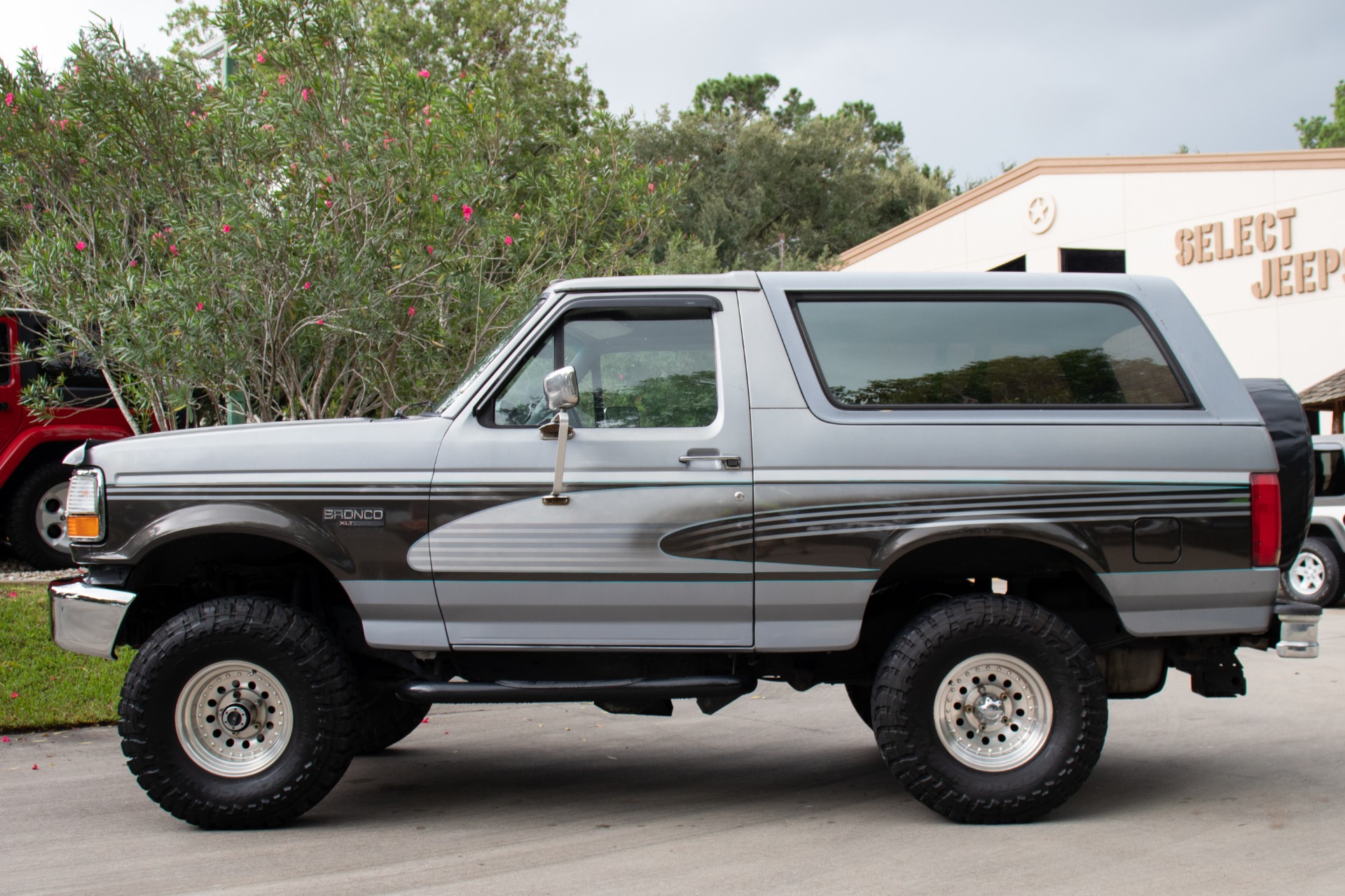 Used-1995-Ford-Bronco-XLT