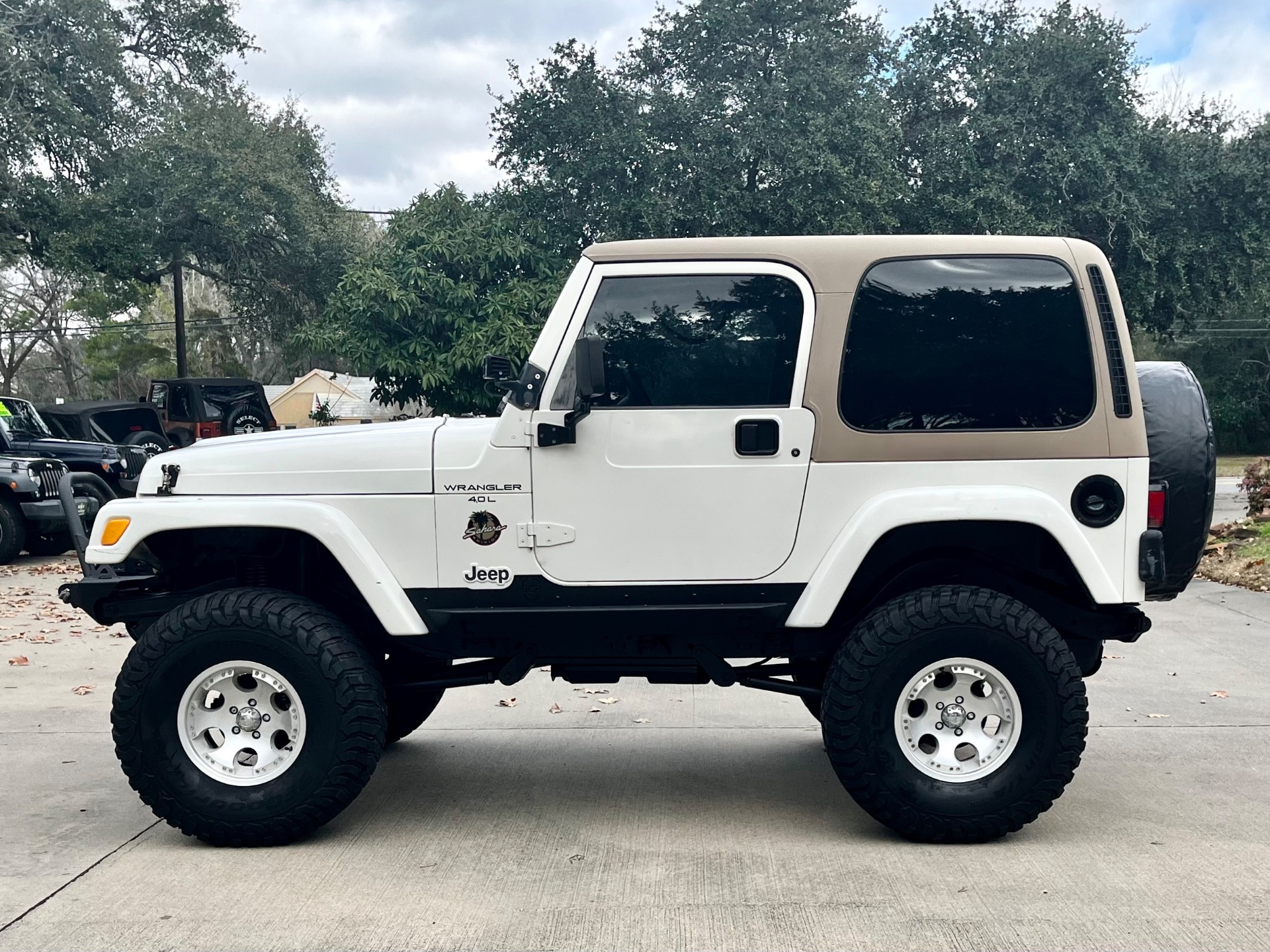 Used-2001-Jeep-Wrangler-2dr-Sahara