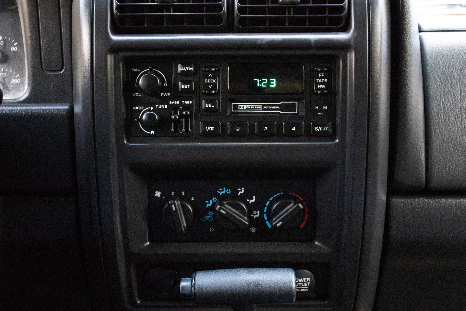 Used-2001-Jeep-Cherokee-4dr-Sport