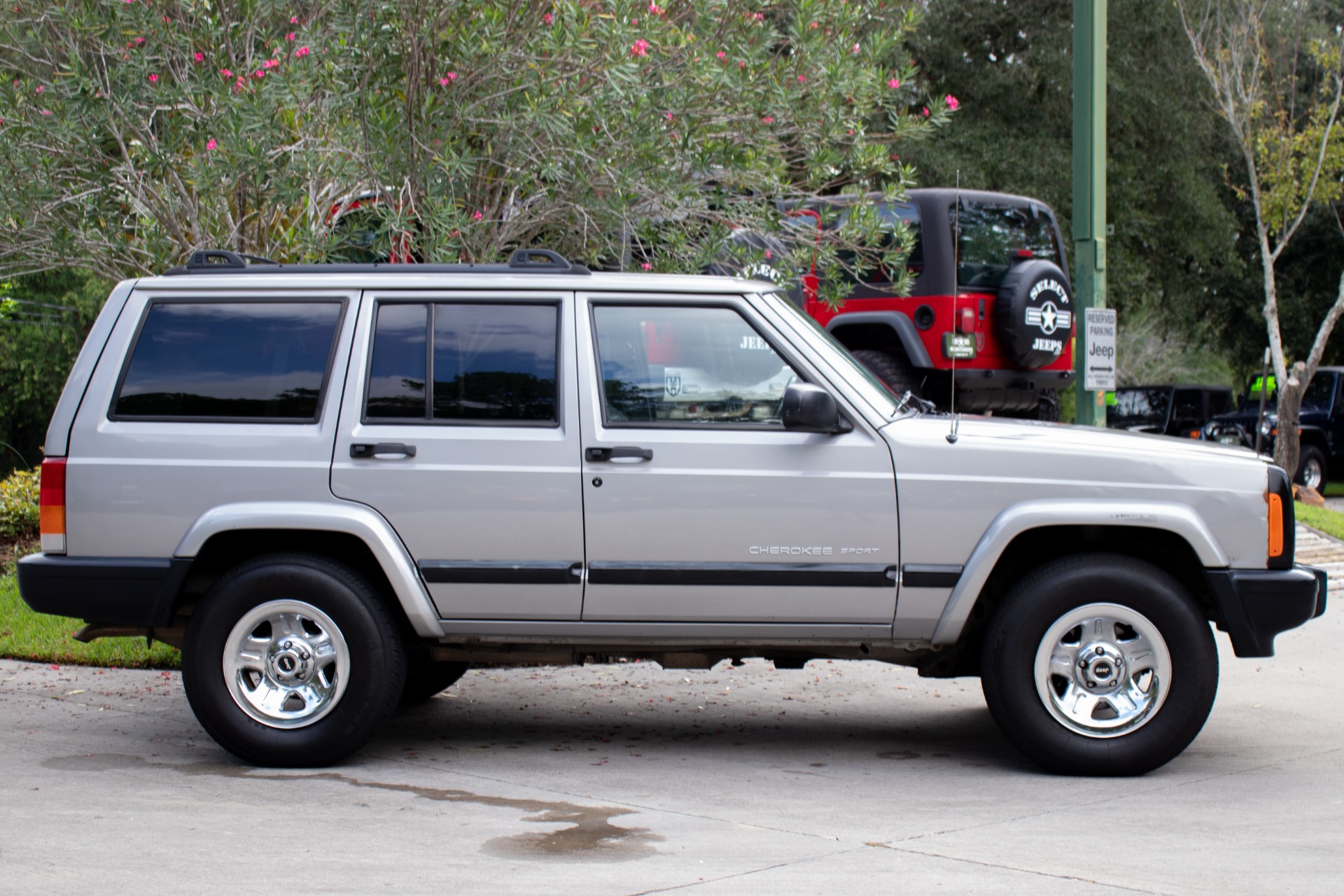 Used-2001-Jeep-Cherokee-4dr-Sport