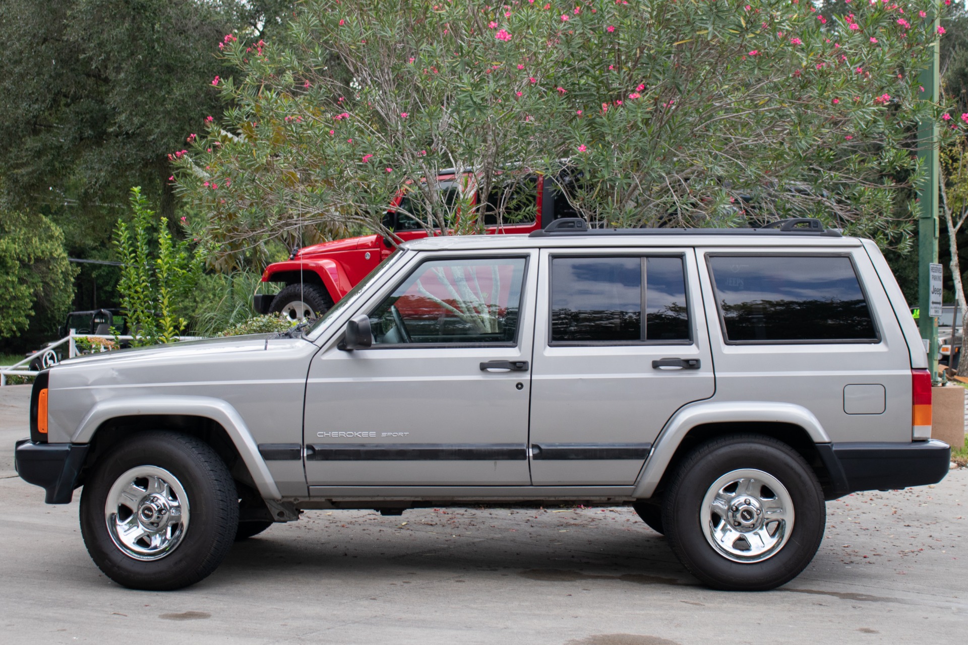 Used-2001-Jeep-Cherokee-4dr-Sport