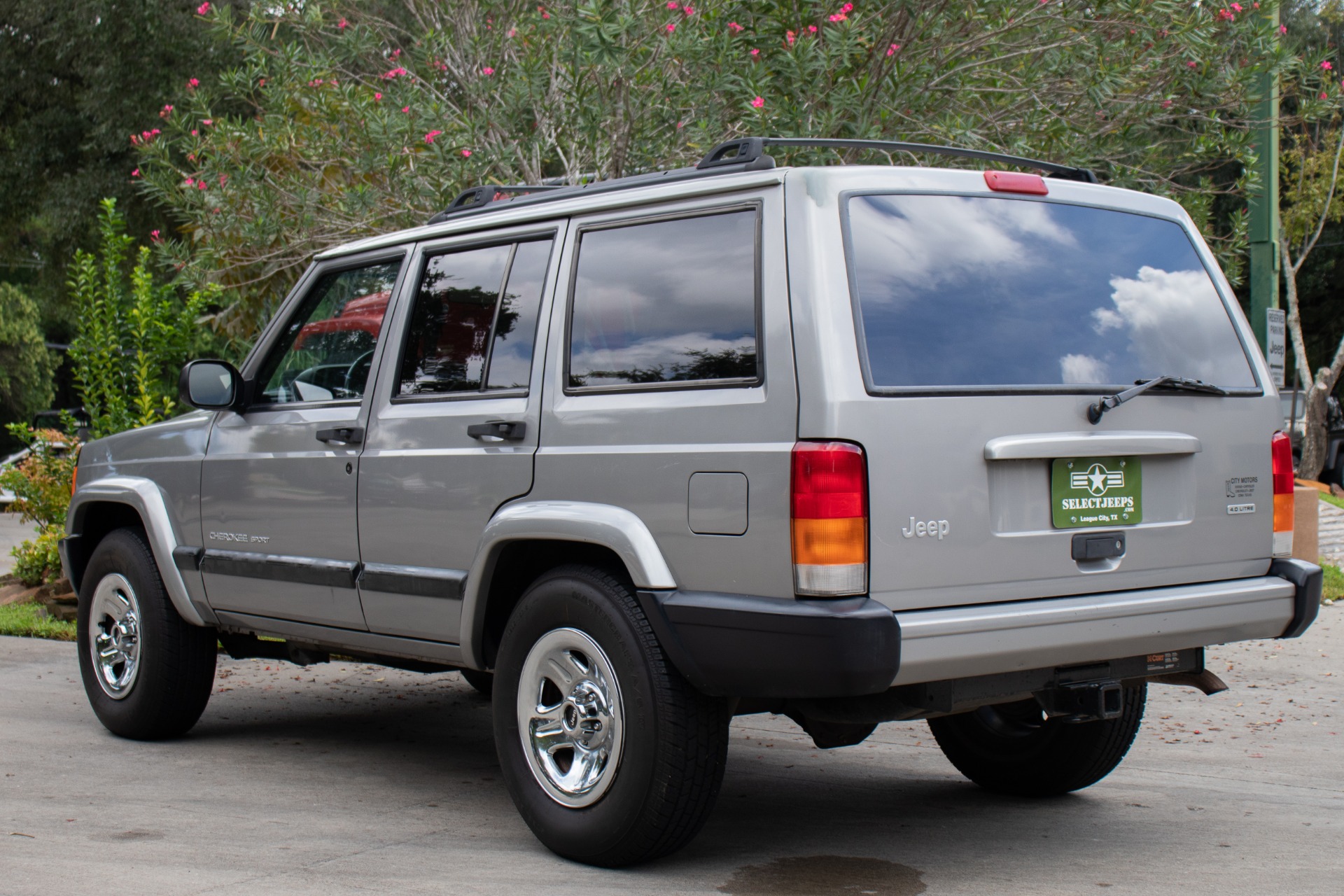 Used-2001-Jeep-Cherokee-4dr-Sport