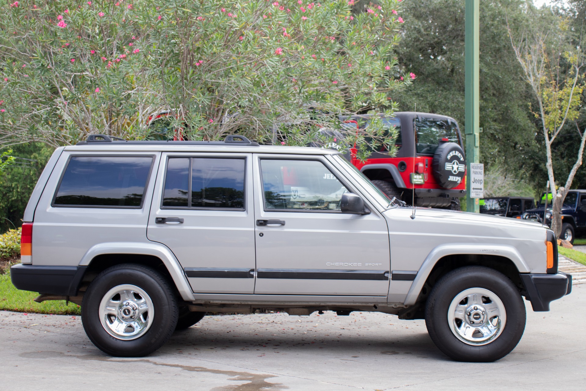 Used-2001-Jeep-Cherokee-4dr-Sport