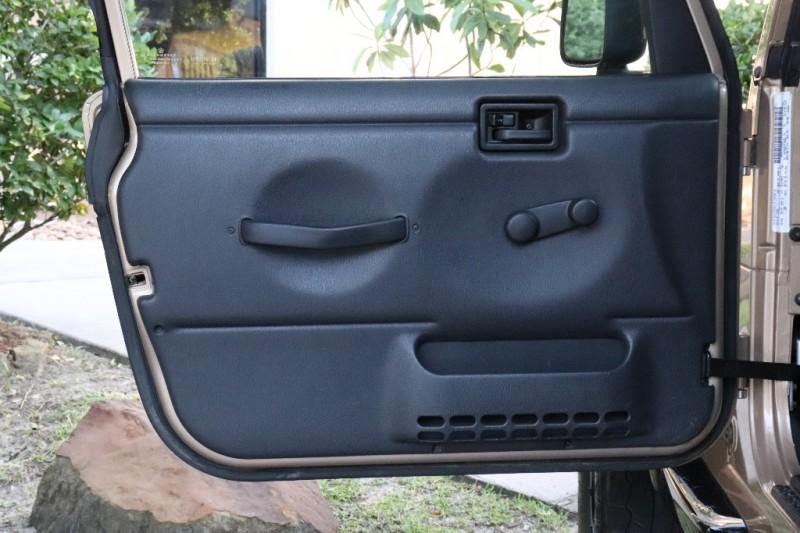 Used-2000-Jeep-Wrangler-2dr-Sport