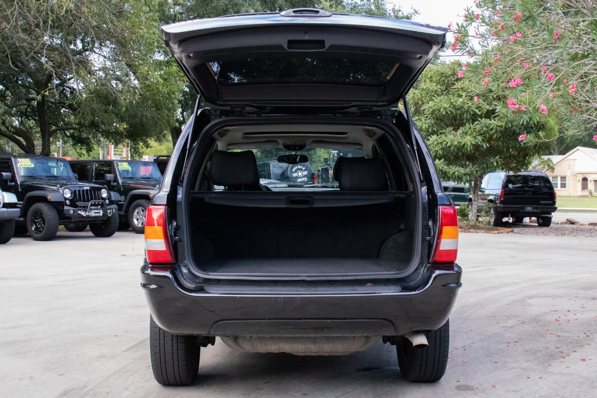 Used-2004-Jeep-Grand-Cherokee-4dr-Limited