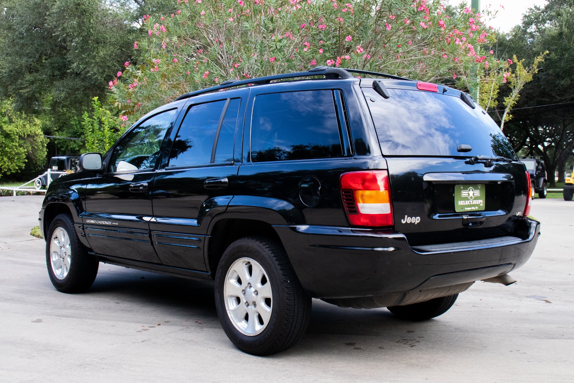 Used-2004-Jeep-Grand-Cherokee-4dr-Limited