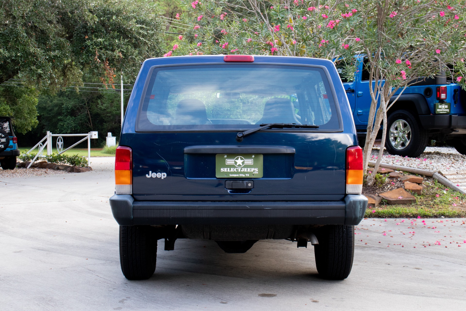 Used-2000-Jeep-Cherokee-2dr-SE