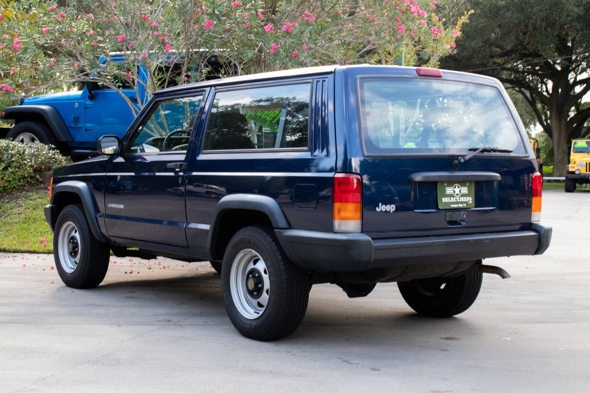 Used-2000-Jeep-Cherokee-2dr-SE