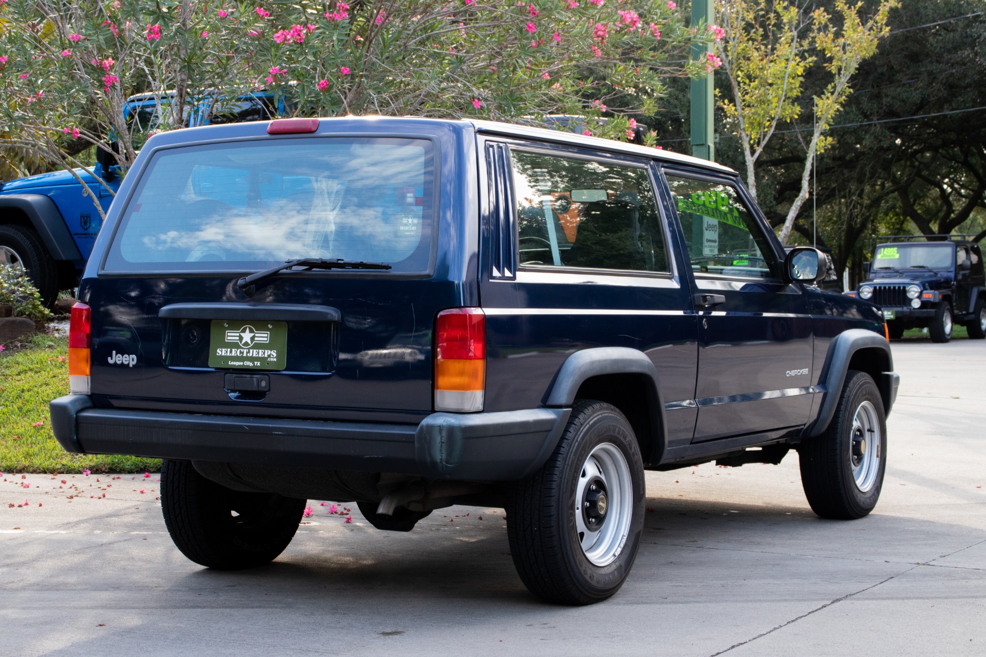 Used-2000-Jeep-Cherokee-2dr-SE