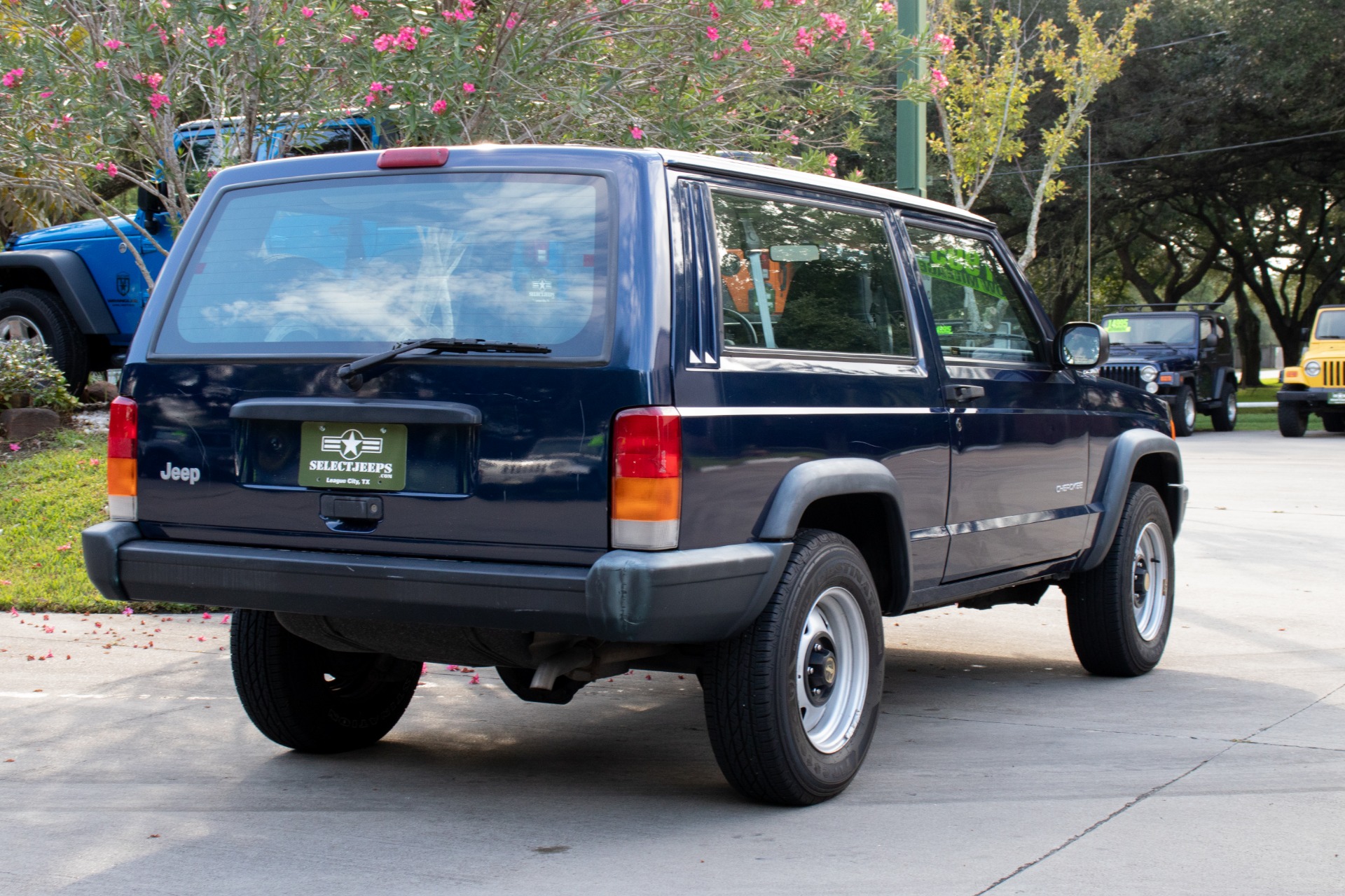 Used-2000-Jeep-Cherokee-2dr-SE