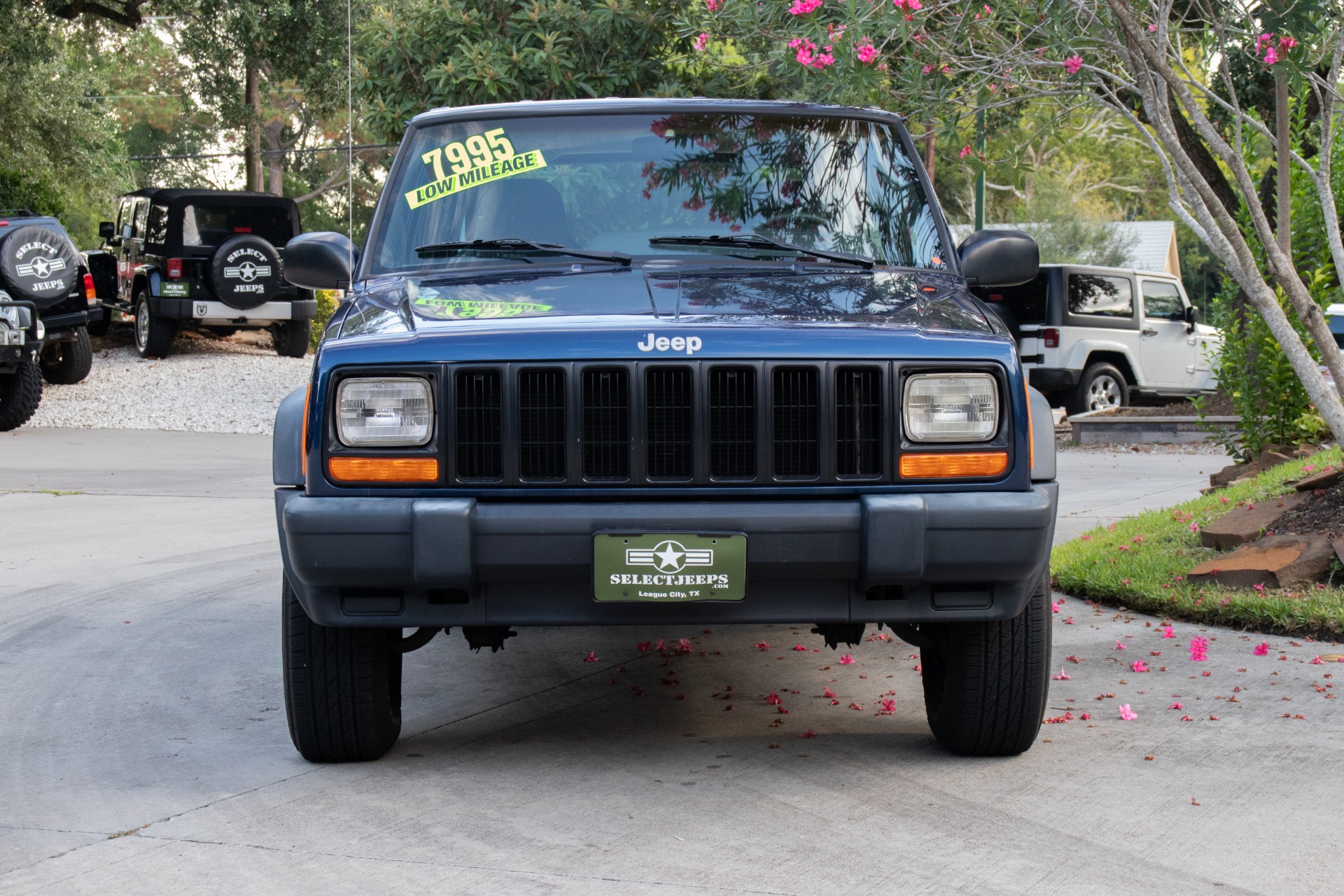 Used-2000-Jeep-Cherokee-2dr-SE