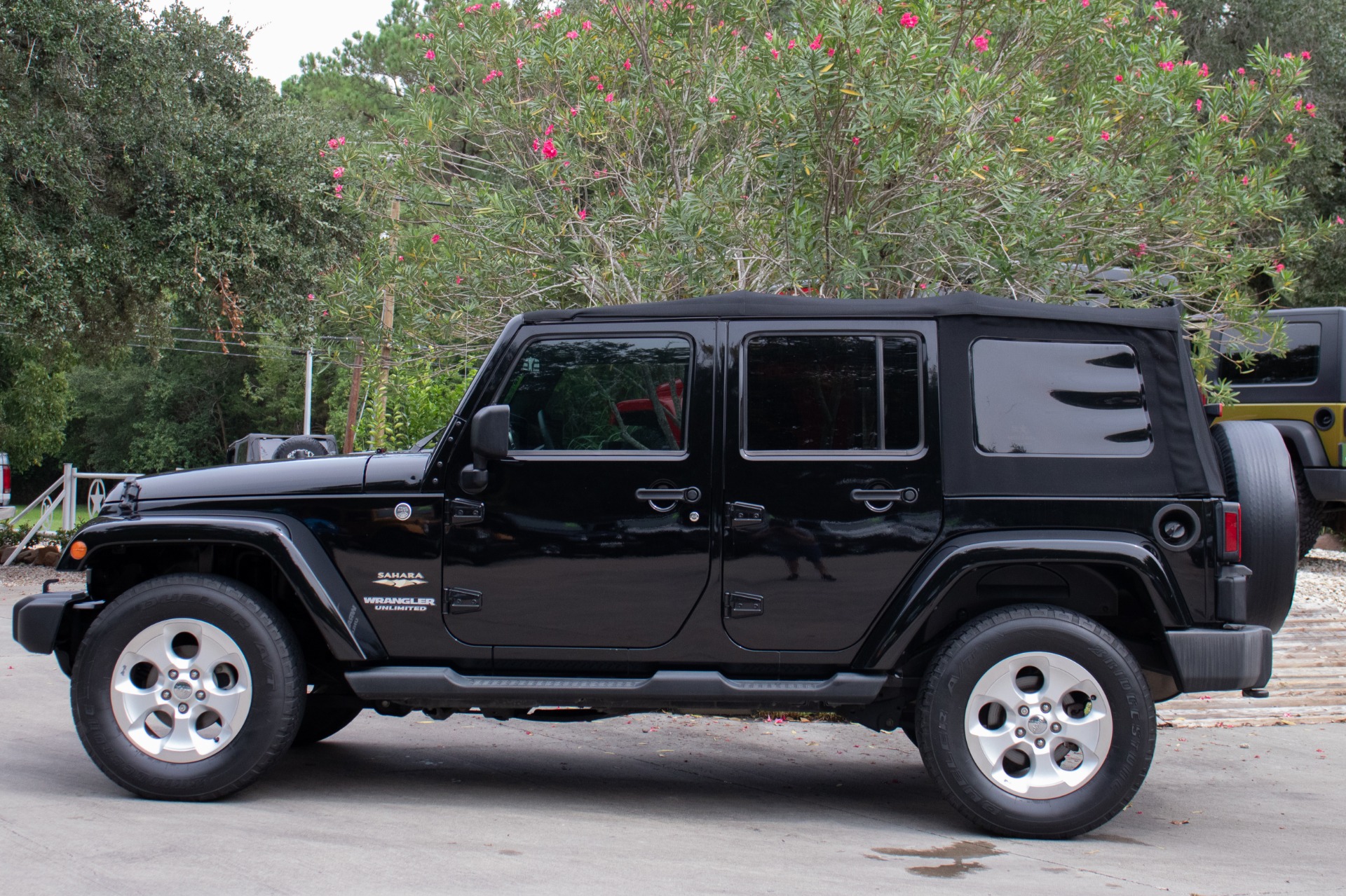 Used-2013-Jeep-Wrangler-Unlimited-Sahara