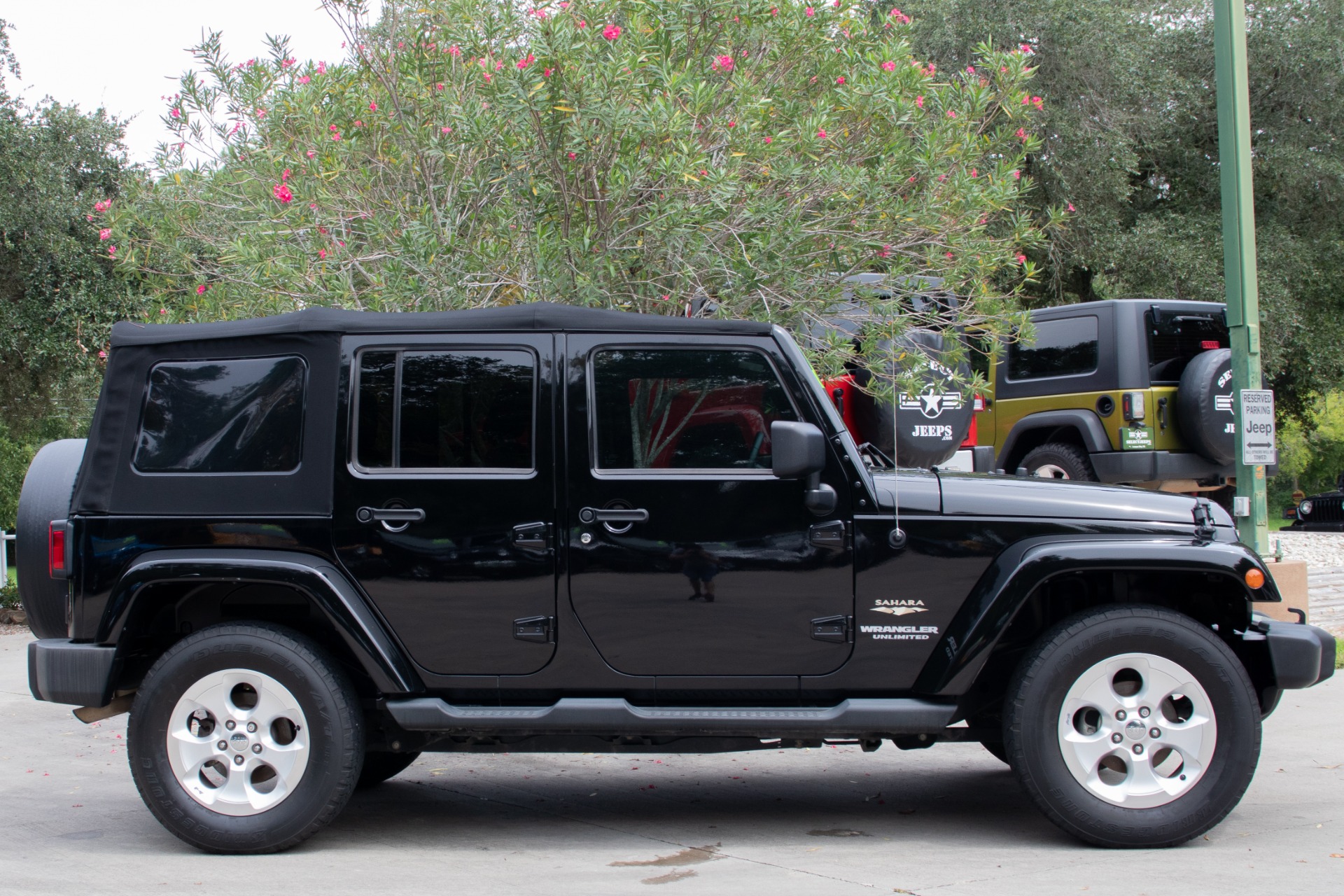 Used-2013-Jeep-Wrangler-Unlimited-Sahara