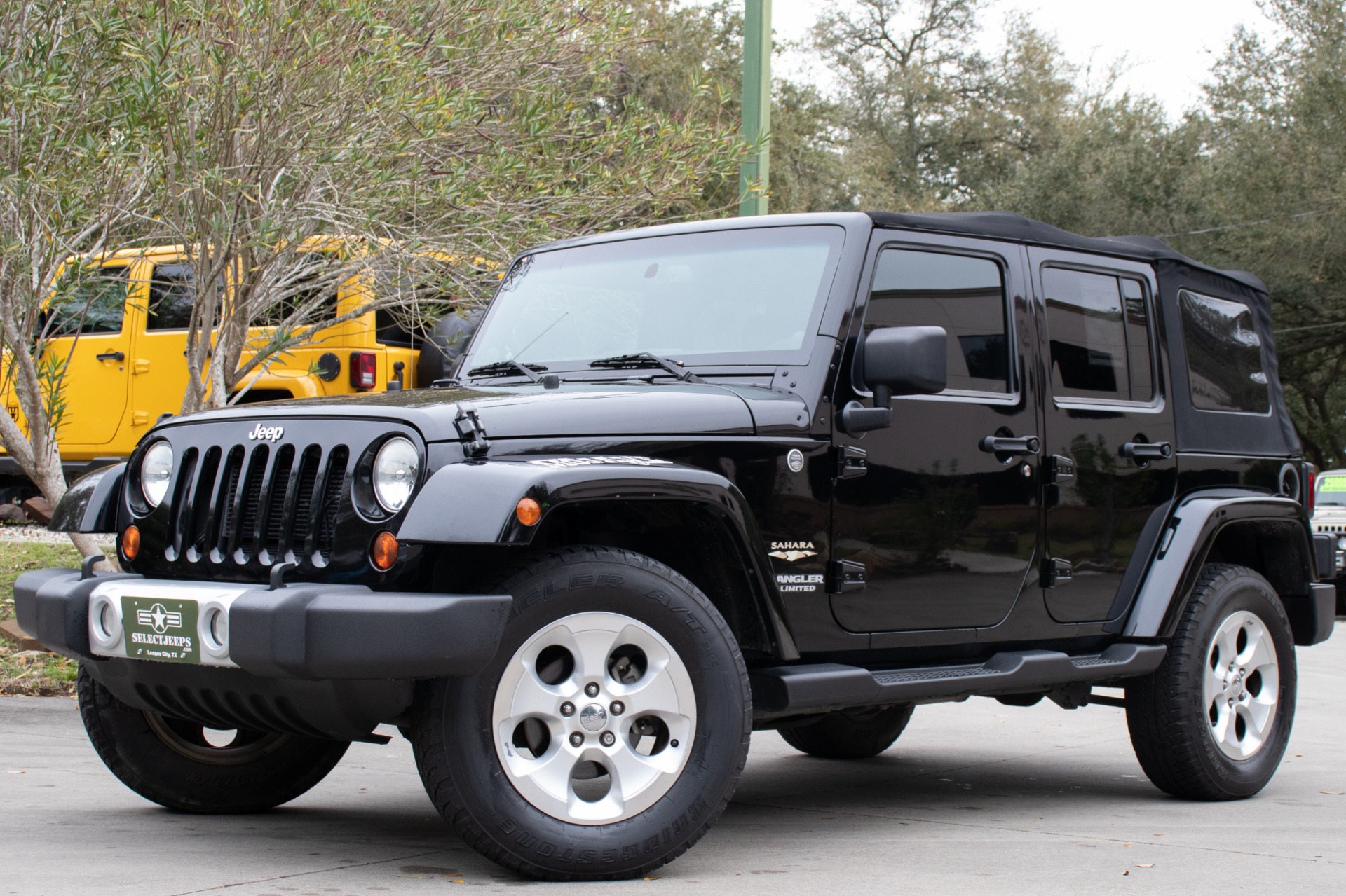 Used-2013-Jeep-Wrangler-Unlimited-Sahara