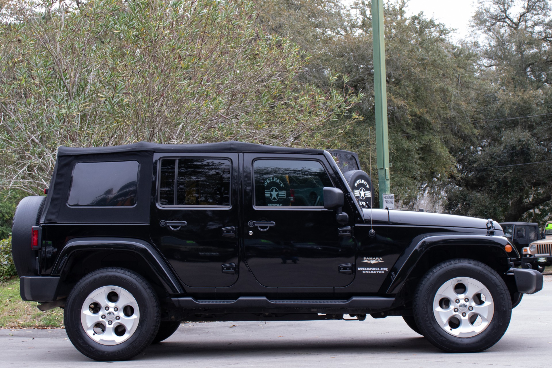 Used-2013-Jeep-Wrangler-Unlimited-Sahara