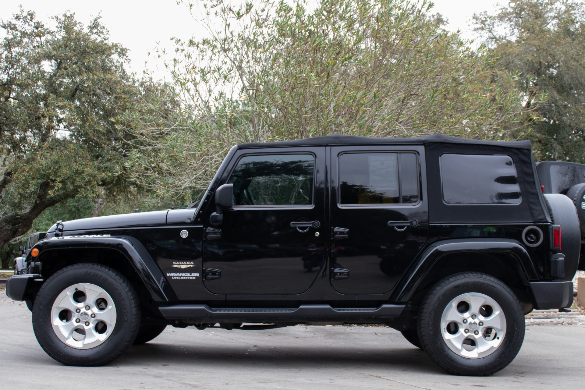 Used-2013-Jeep-Wrangler-Unlimited-Sahara