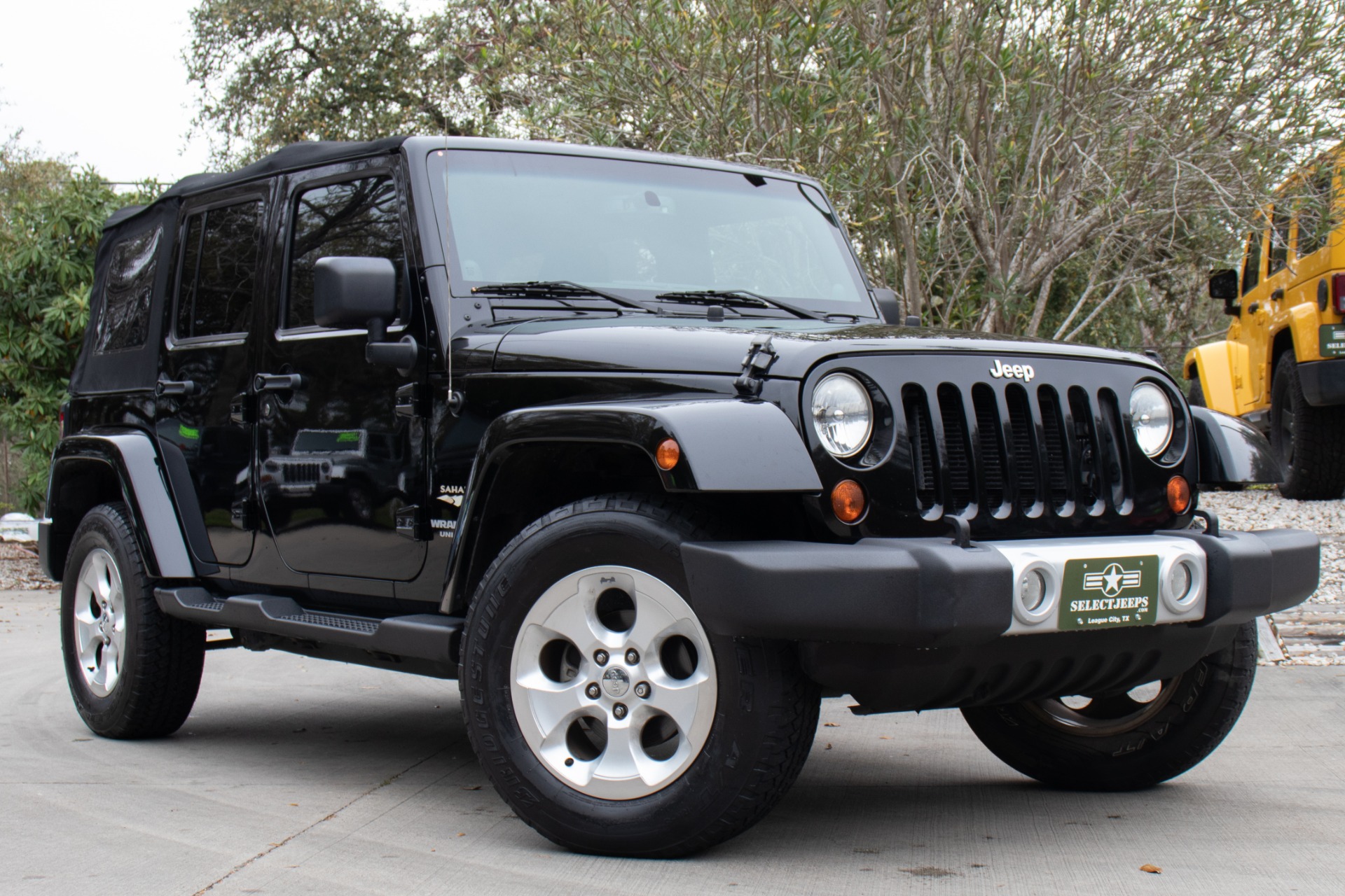 Used-2013-Jeep-Wrangler-Unlimited-Sahara