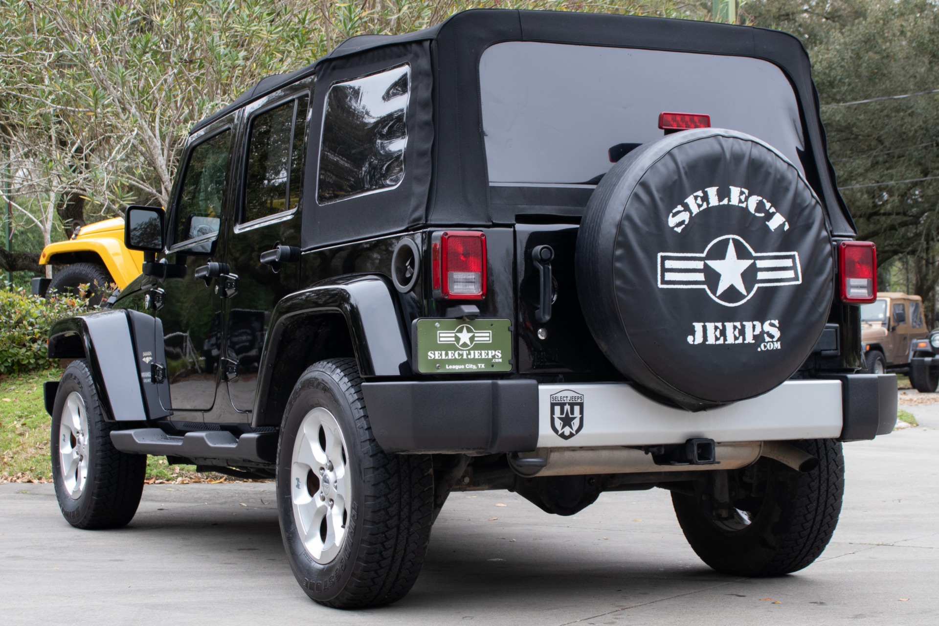 Used-2013-Jeep-Wrangler-Unlimited-Sahara