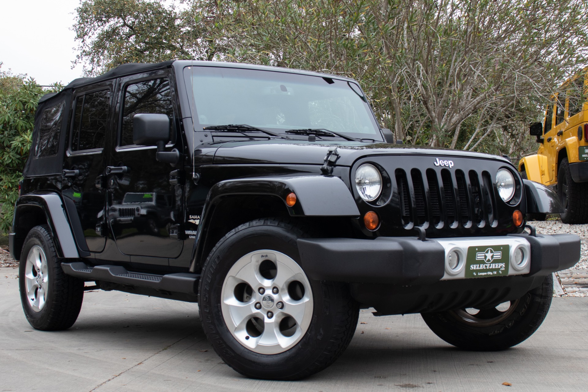 Used-2013-Jeep-Wrangler-Unlimited-Sahara