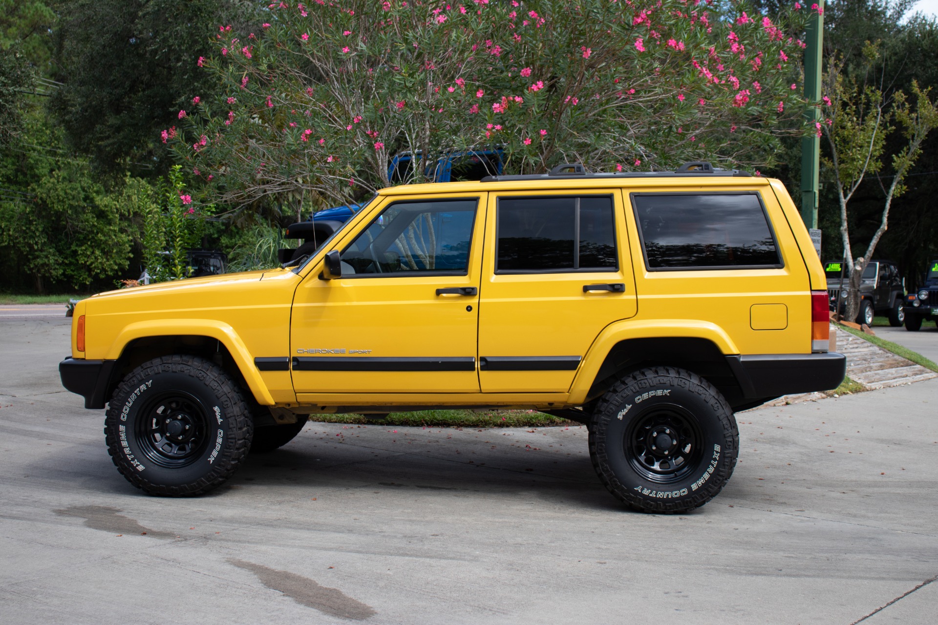 Used-2001-Jeep-Cherokee-4dr-Sport