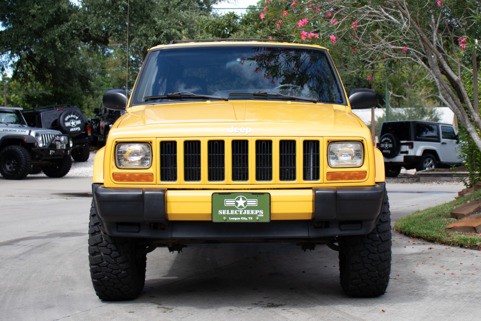 Used-2001-Jeep-Cherokee-4dr-Sport