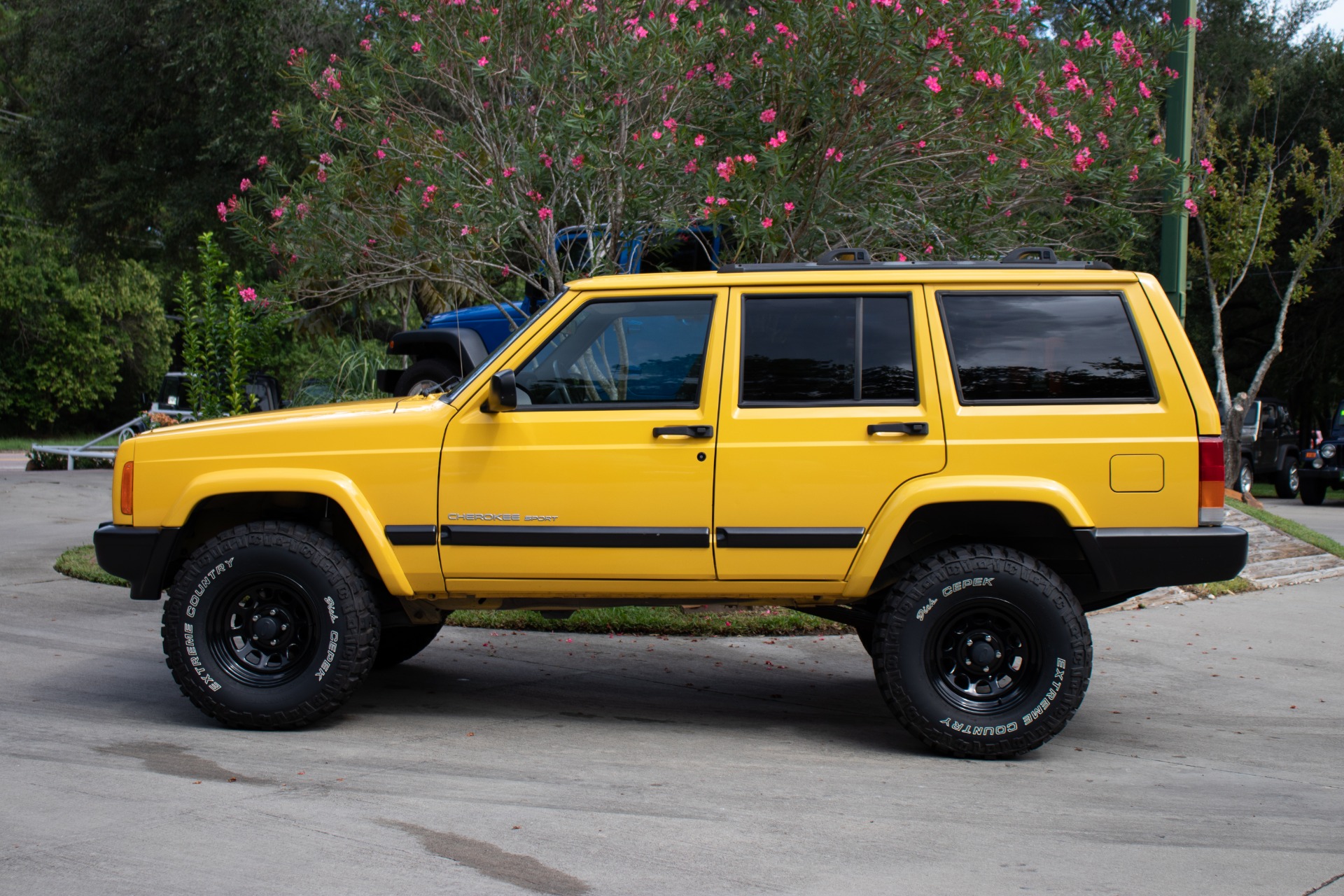 Used-2001-Jeep-Cherokee-4dr-Sport