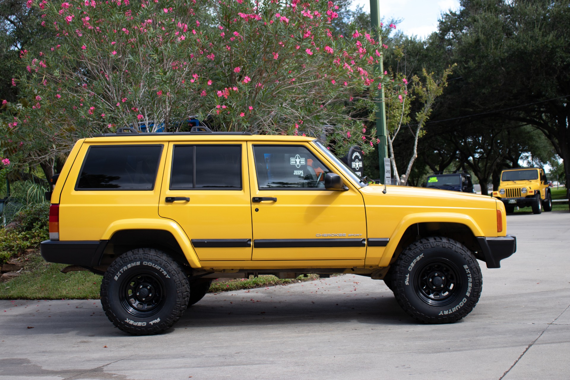 Used-2001-Jeep-Cherokee-4dr-Sport