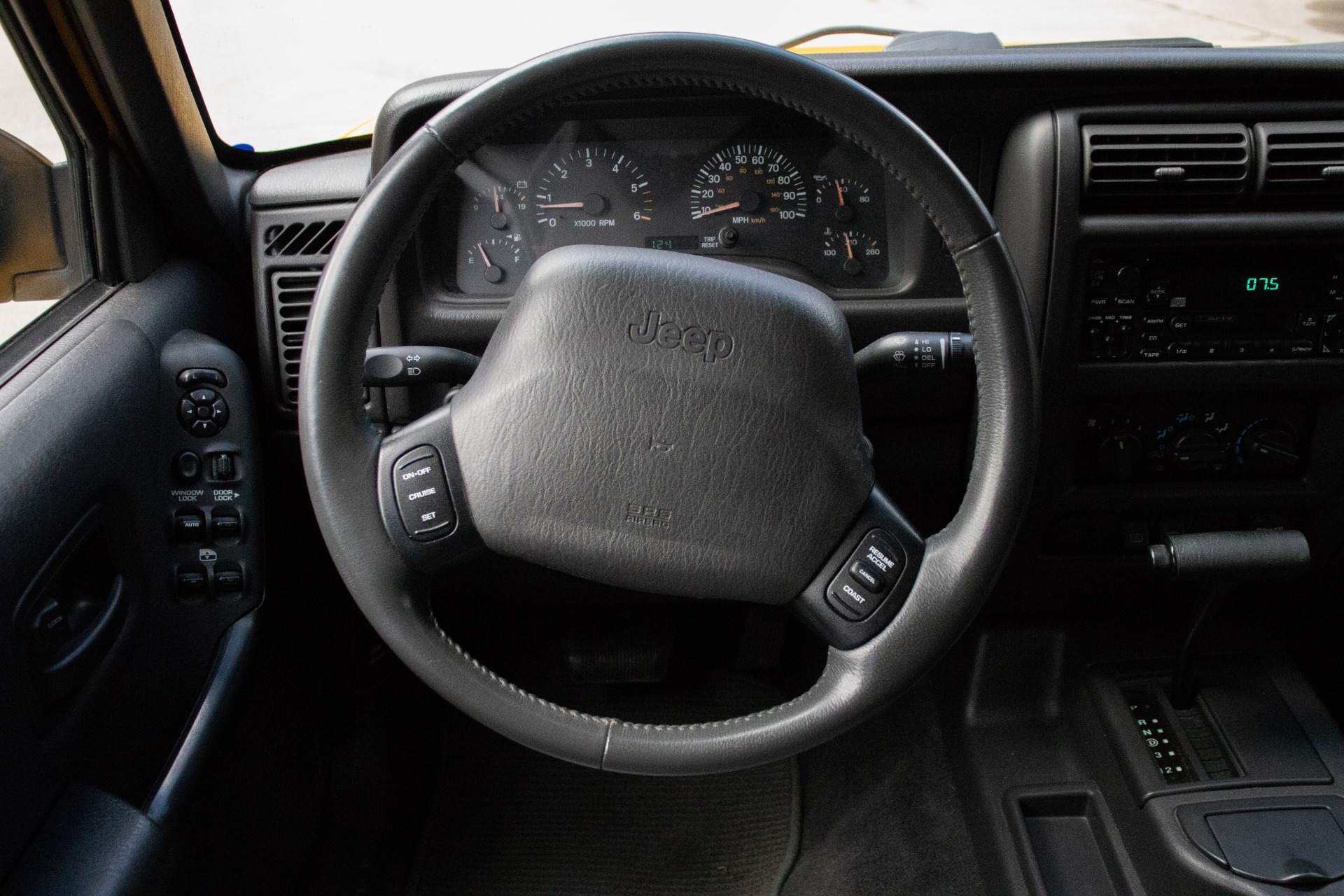 Used-2001-Jeep-Cherokee-4dr-Sport