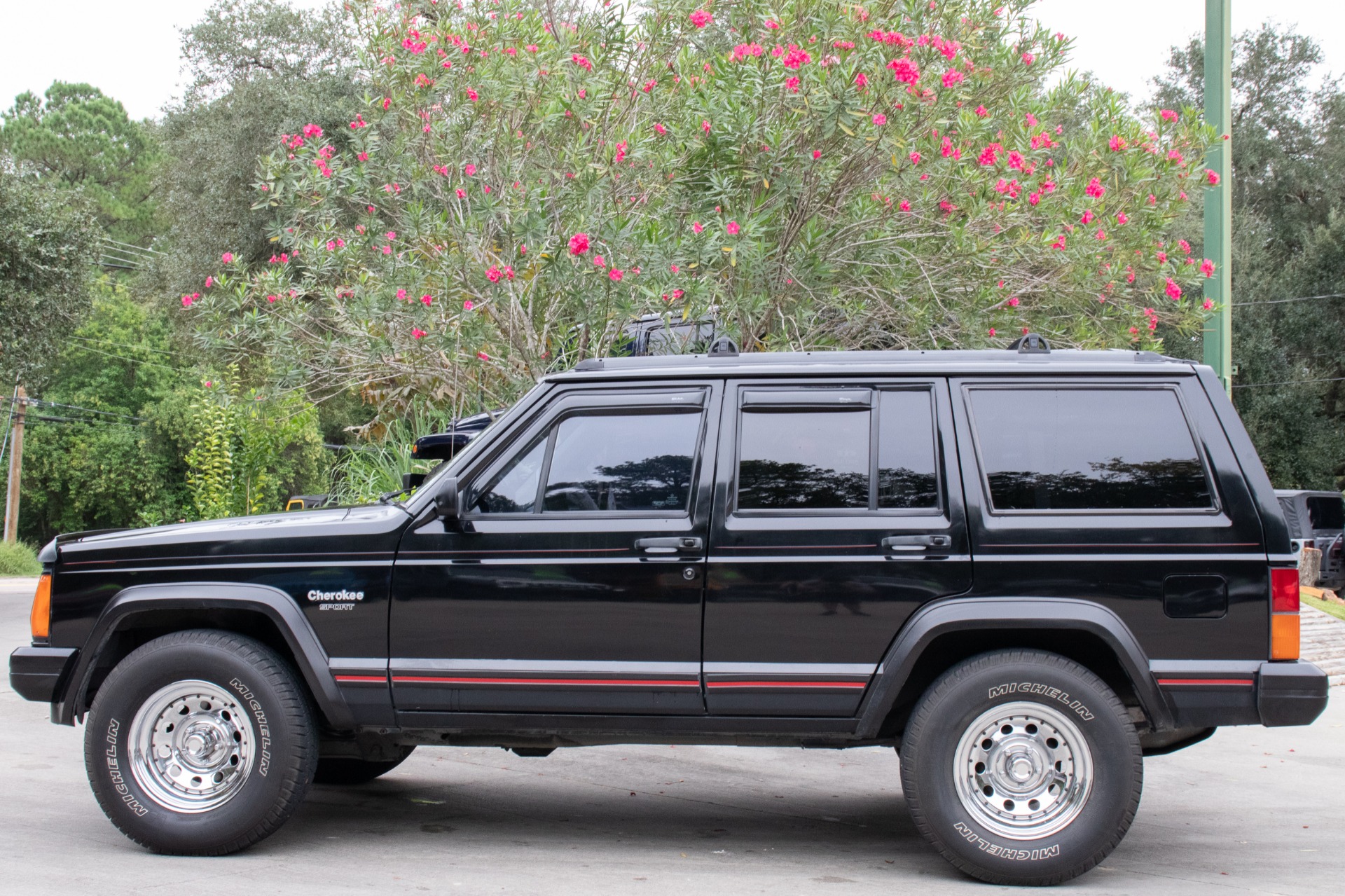 Used-1996-Jeep-Cherokee-4dr-Sport