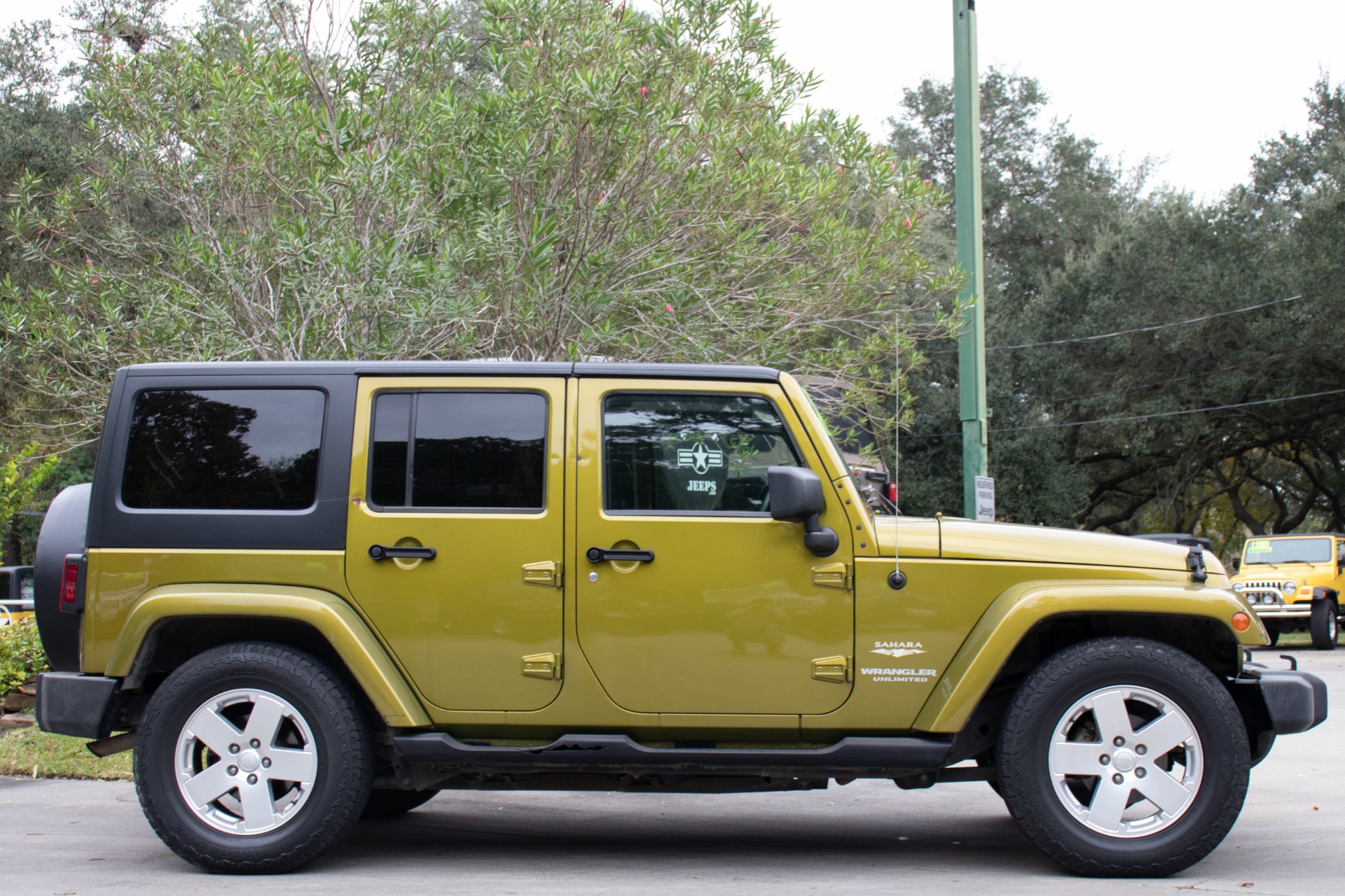 Used-2007-Jeep-Wrangler-Unlimited-Sahara