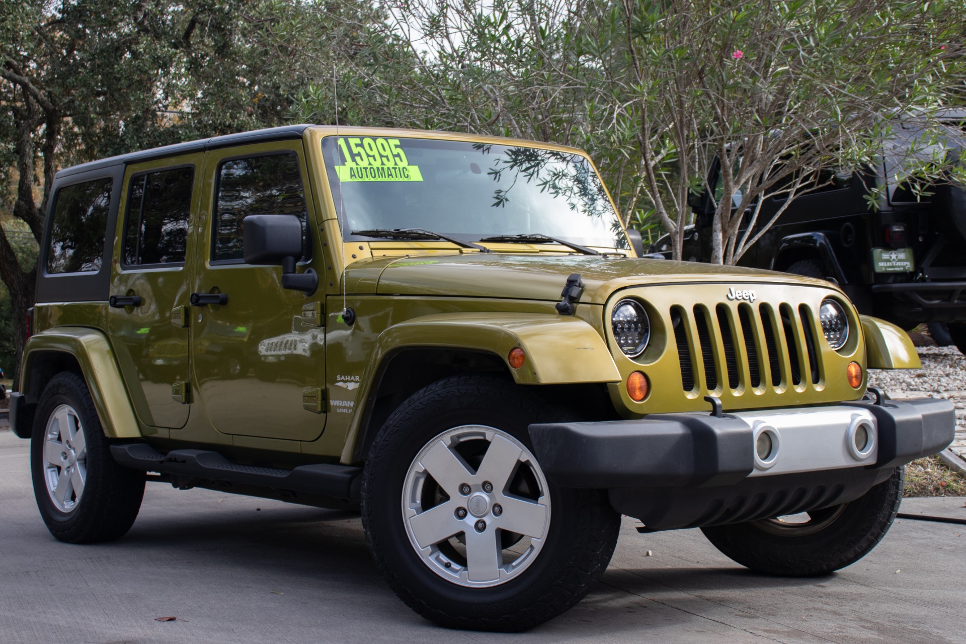 Introducir 59+ imagen green jeep wrangler sahara for sale