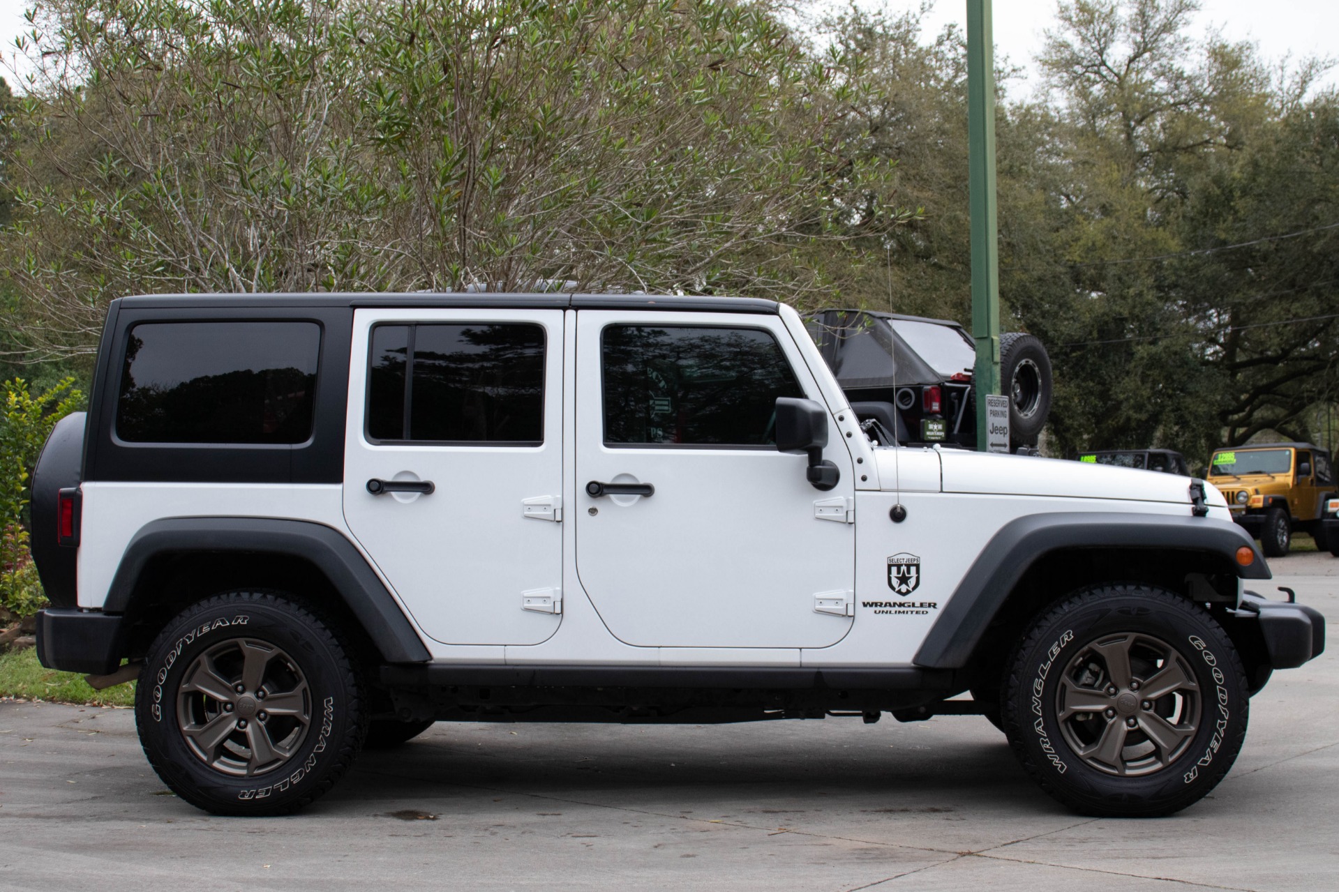 Used-2016-Jeep-Wrangler-Unlimited-Sport