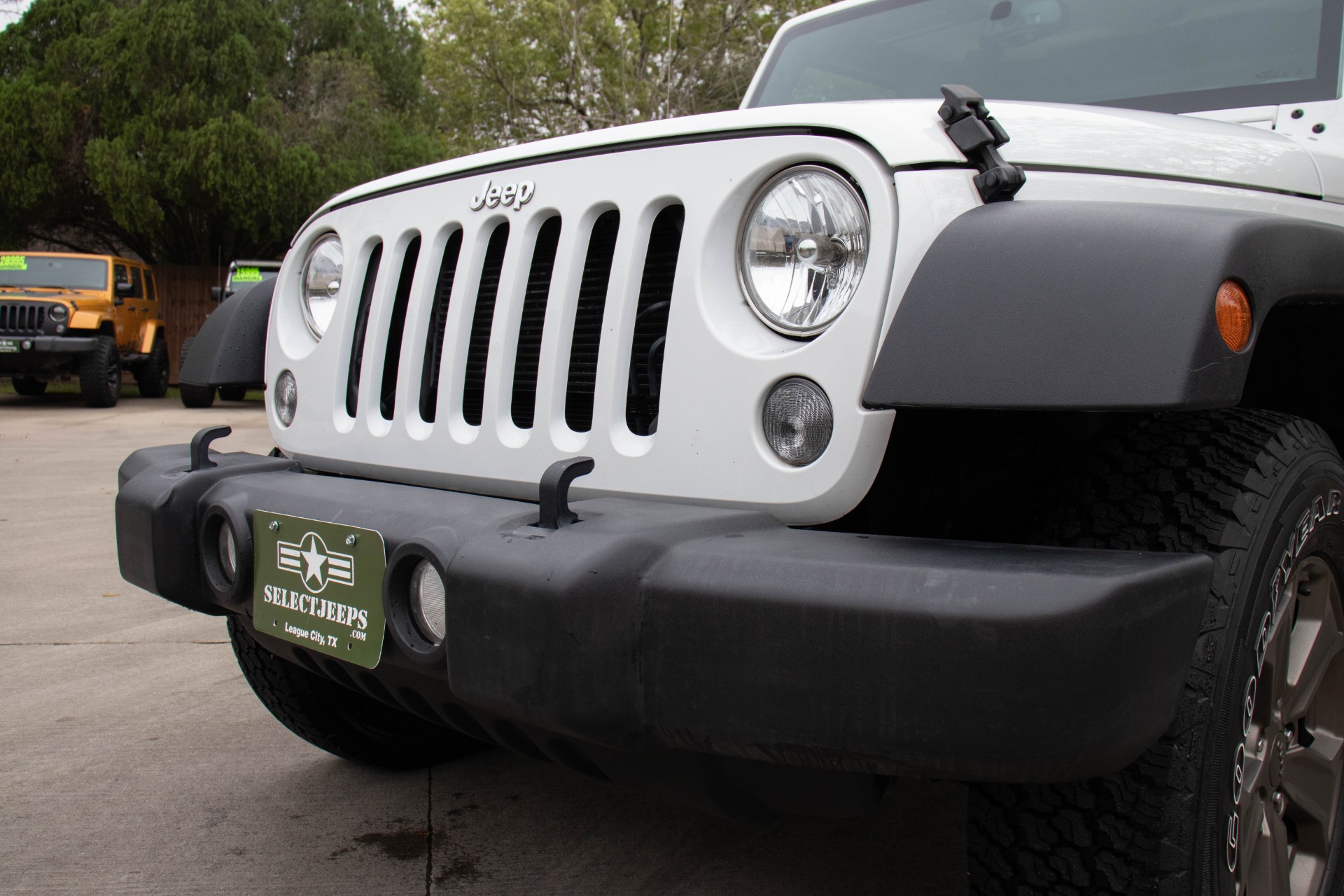 Used-2016-Jeep-Wrangler-Unlimited-Sport